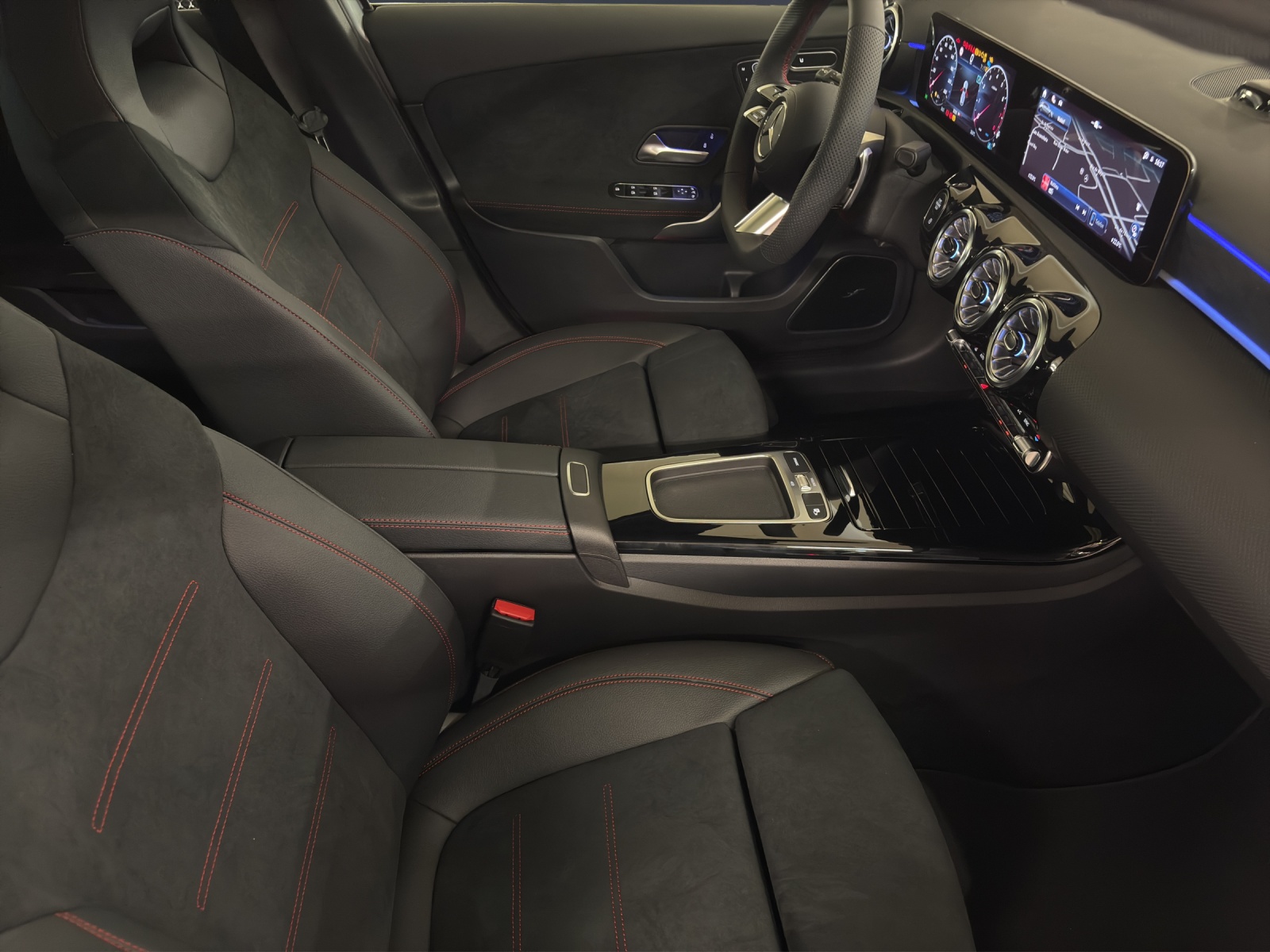 MERCEDES-BENZ A 220 4M Berline Compacte-image-9