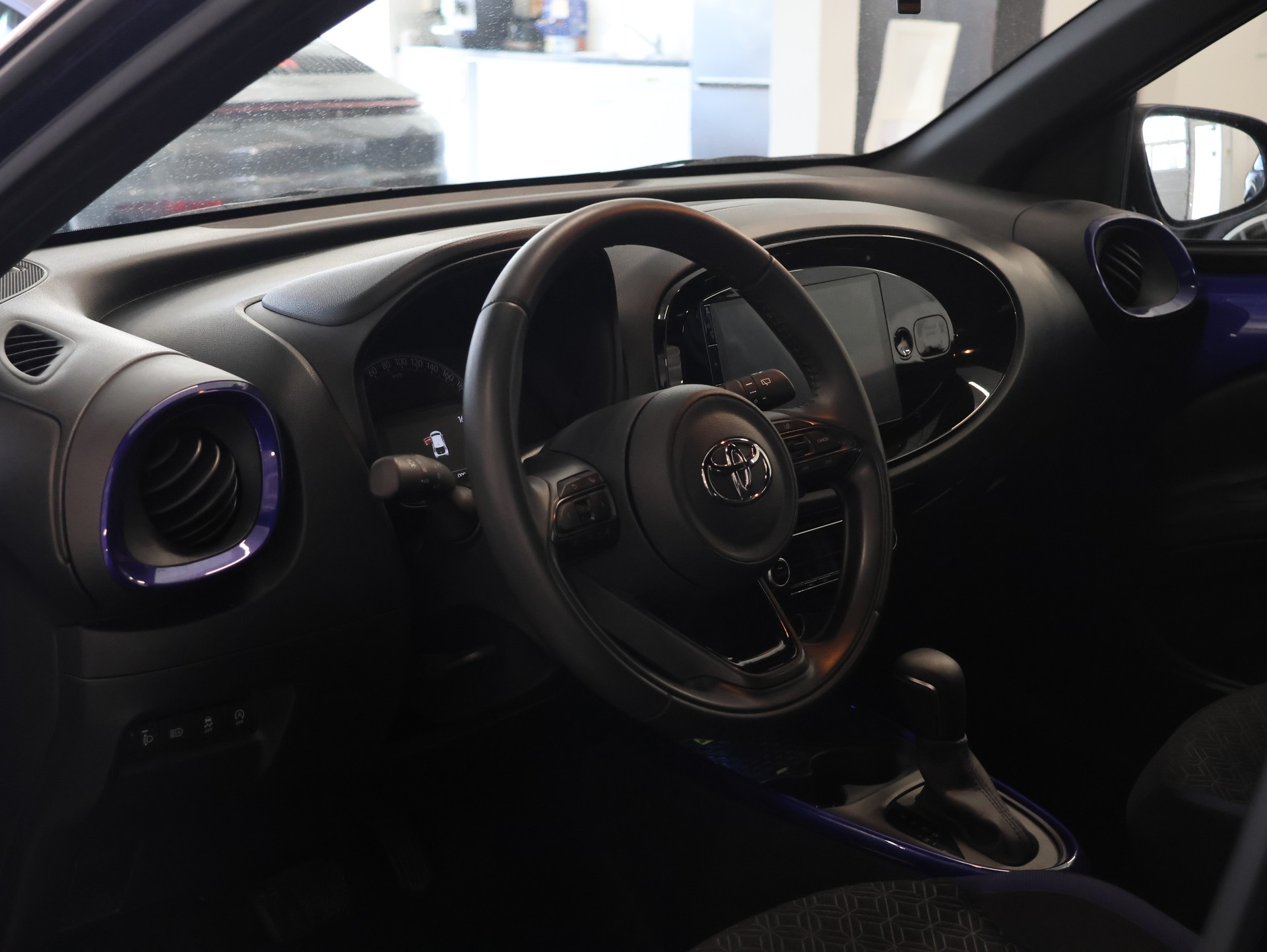 TOYOTA Aygo X 1.0 VVT-i Trend CVT *Sitzheizung* *Rückfahrkamera* *Faltdach*-image-11