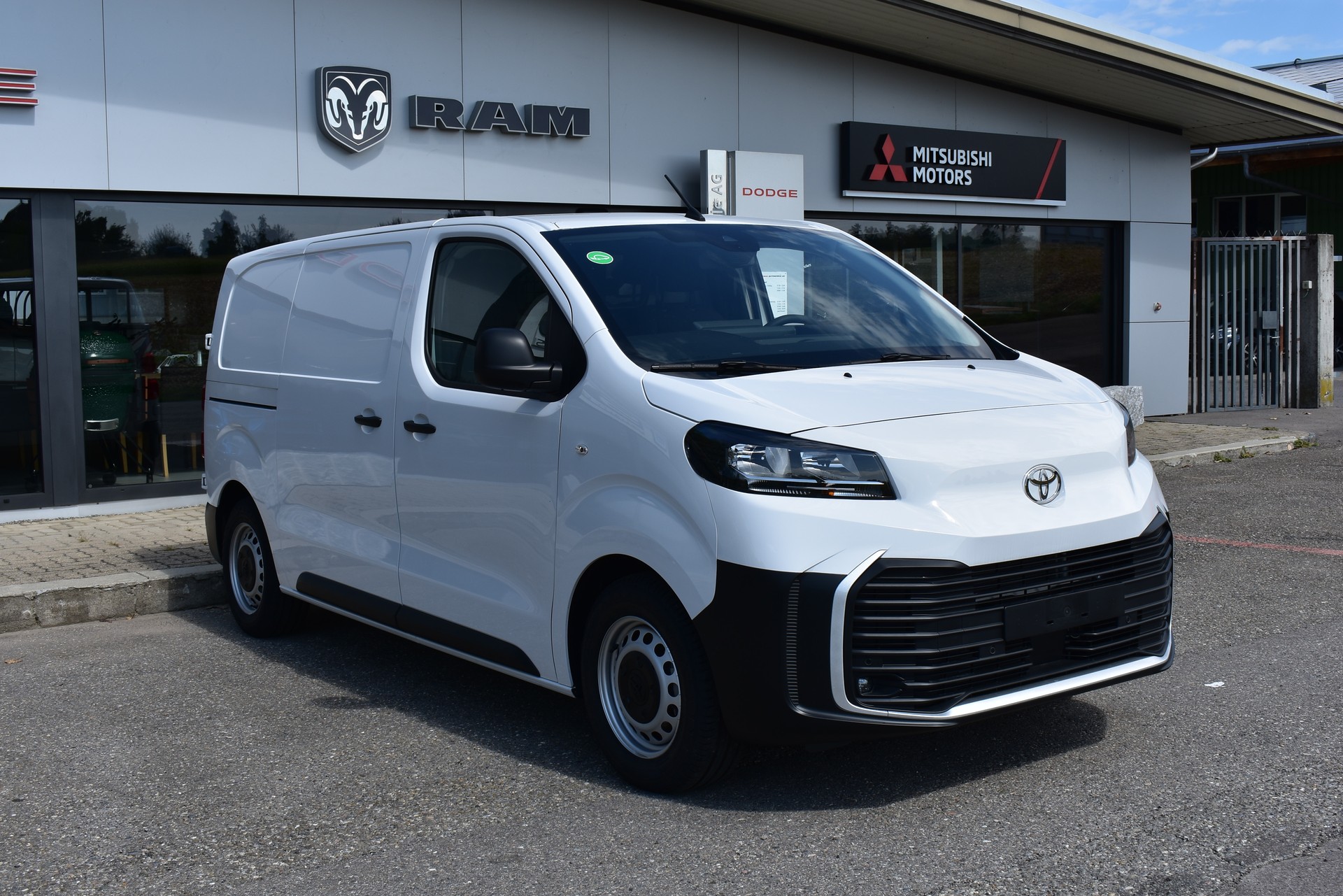 TOYOTA Proace EV 75kWh Medium Active-image-1