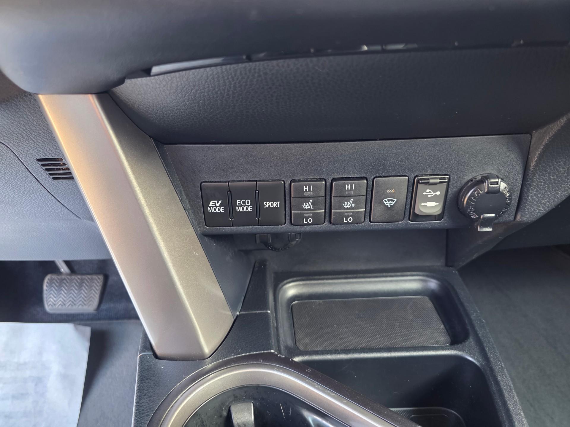 TOYOTA RAV-4 2.5 HSD Sol Premium e-CVT-image-19