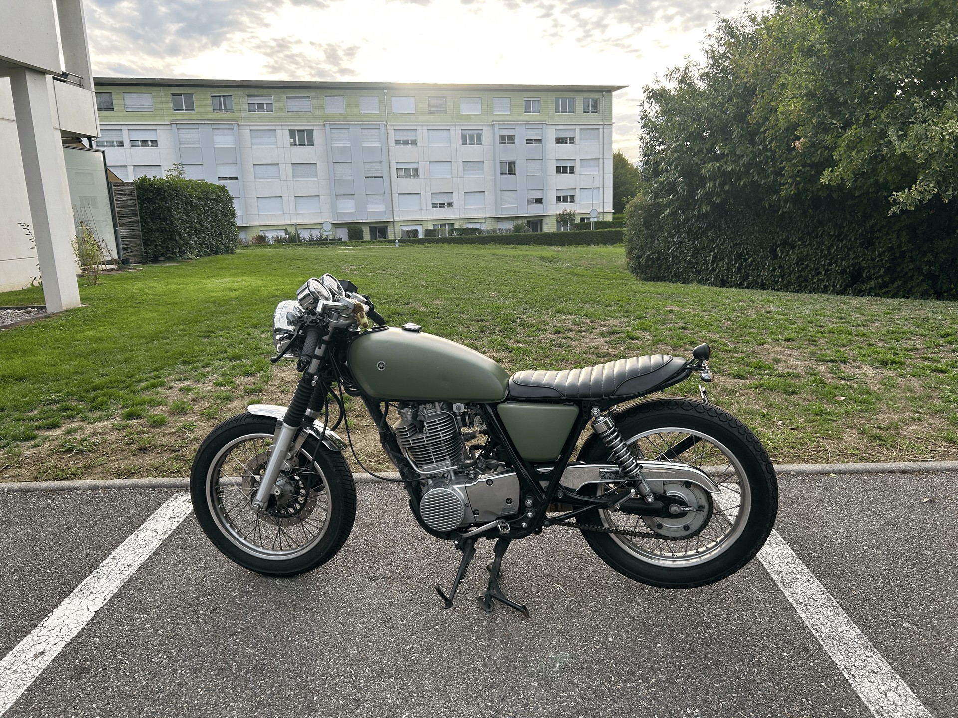 YAMAHA SR 400-image-1