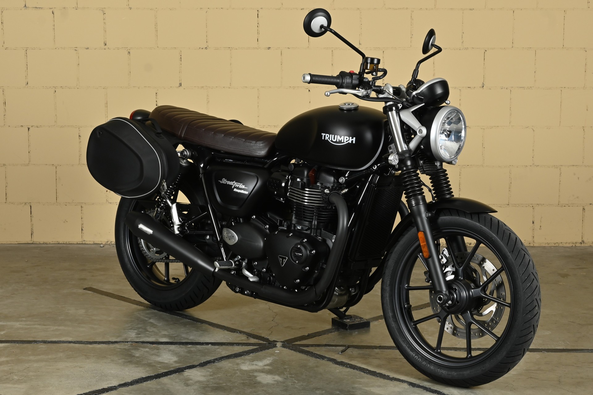 TRIUMPH Street Twin 900 i-image-8