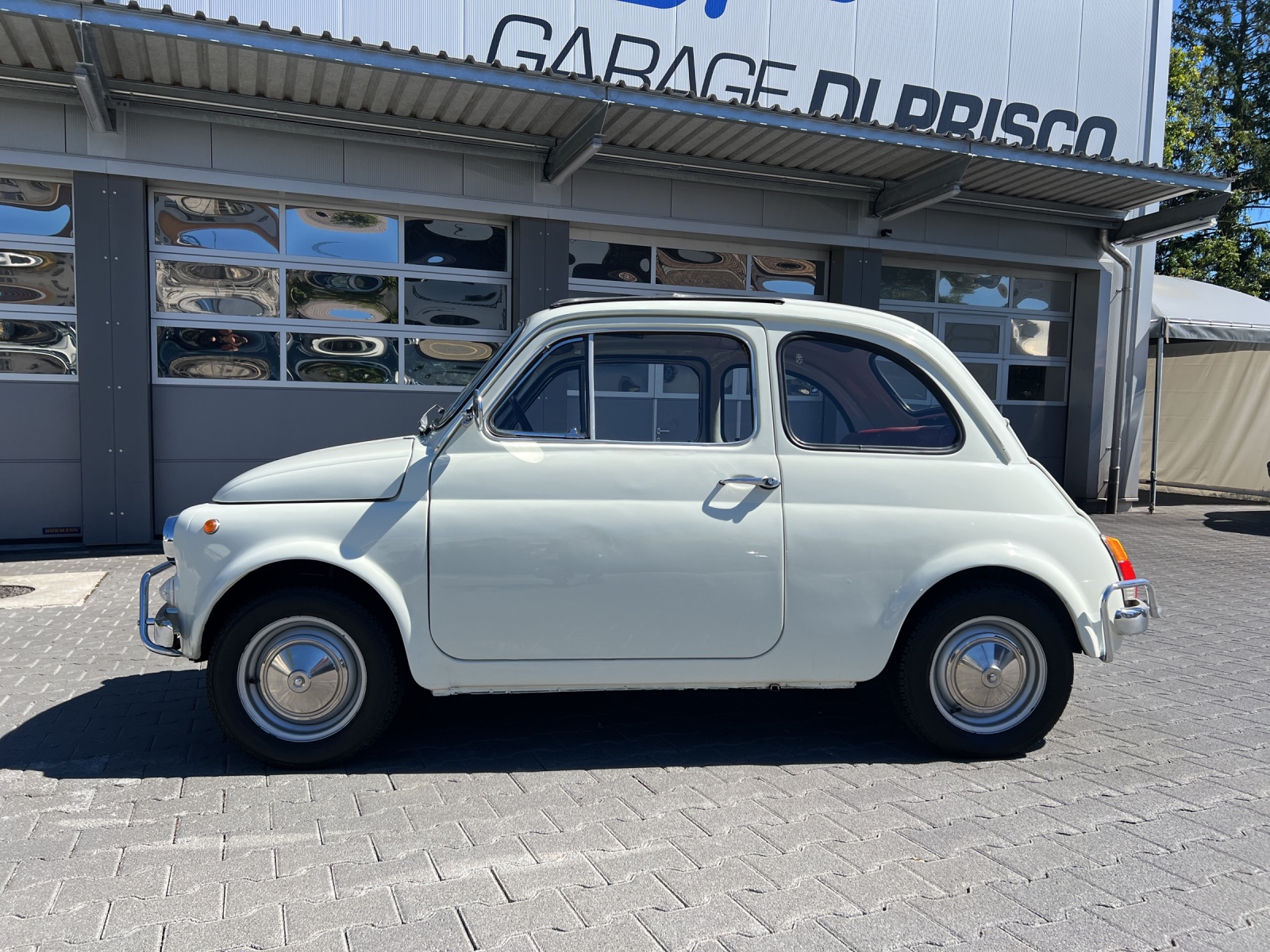 FIAT 500L-showroom-element-1