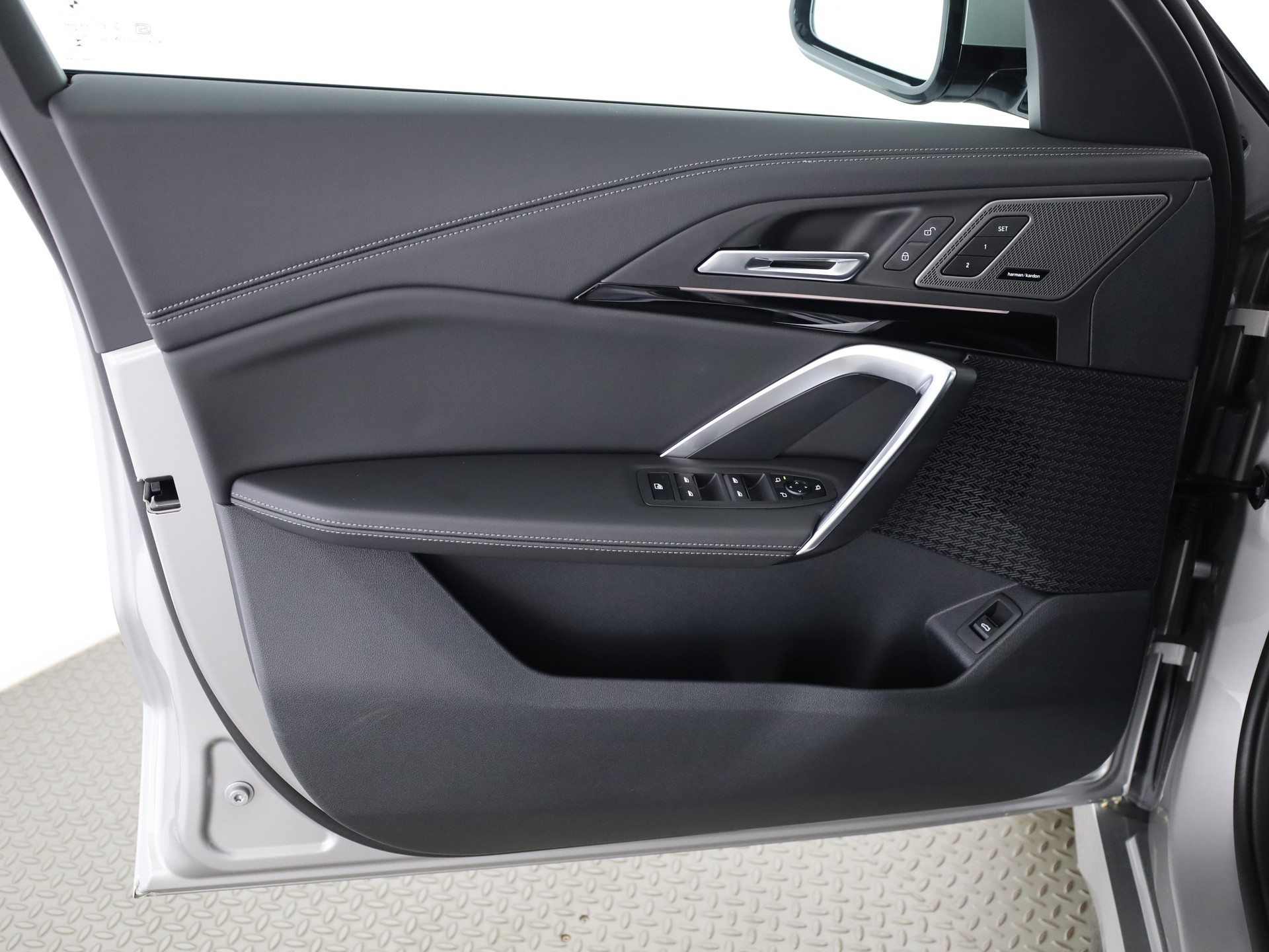 BMW X1 U11 23i xDrive paddles-image-10