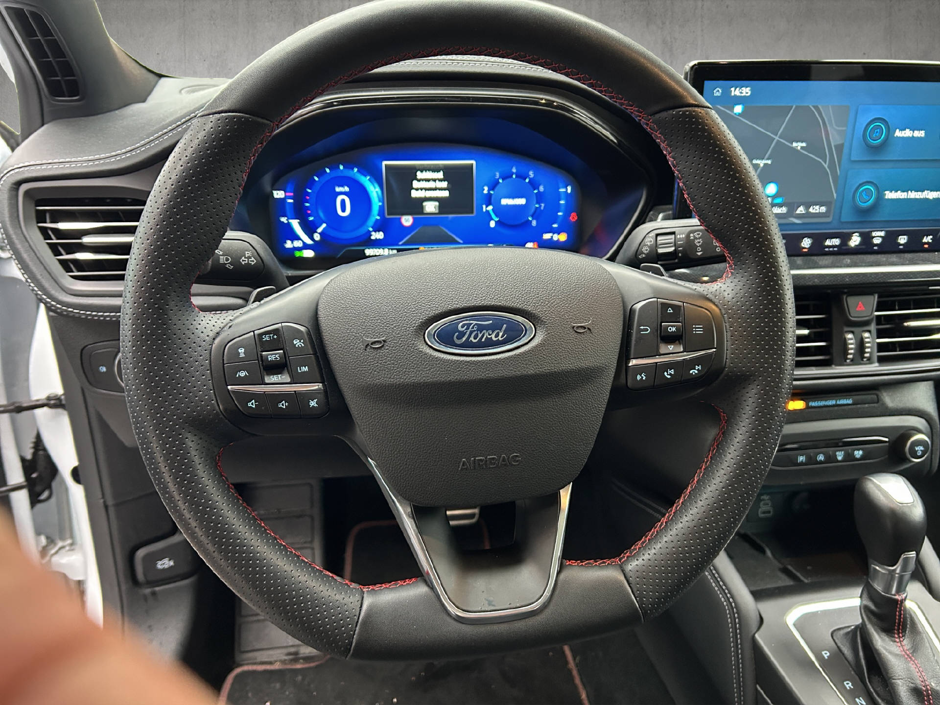 FORD Focus 1.0i EcoB Hybrid 155 ST-Line Vignale-image-10