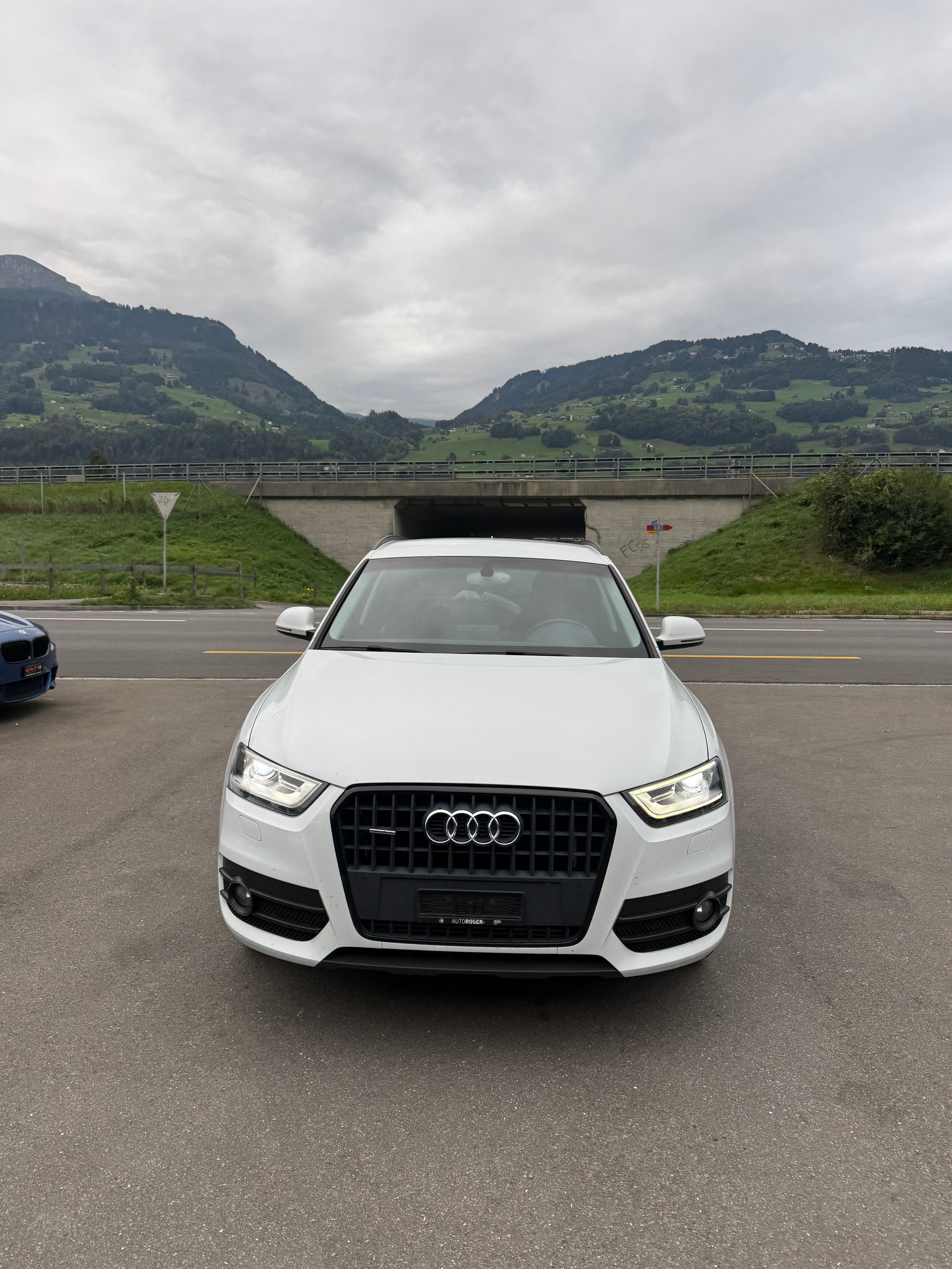 AUDI Q3 2.0 TDI Start quattro S-tronic-showroom-element-2