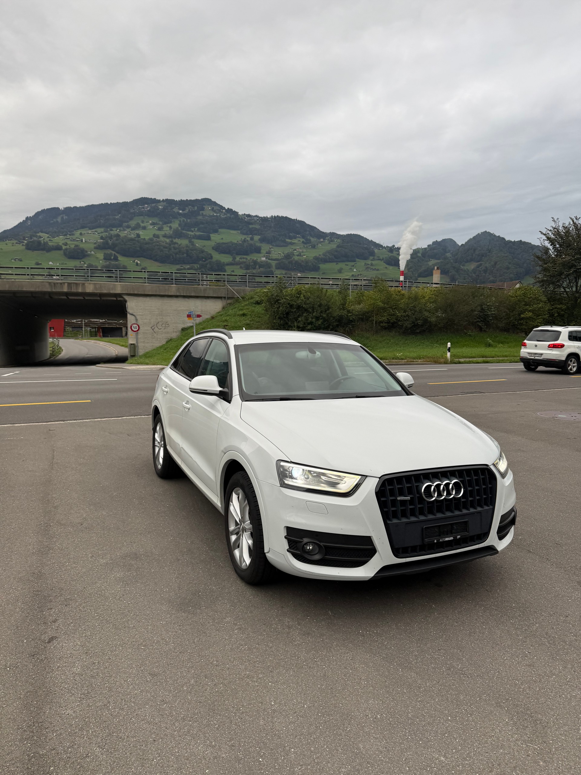 AUDI Q3 2.0 TDI Start quattro S-tronic-showroom-element-3