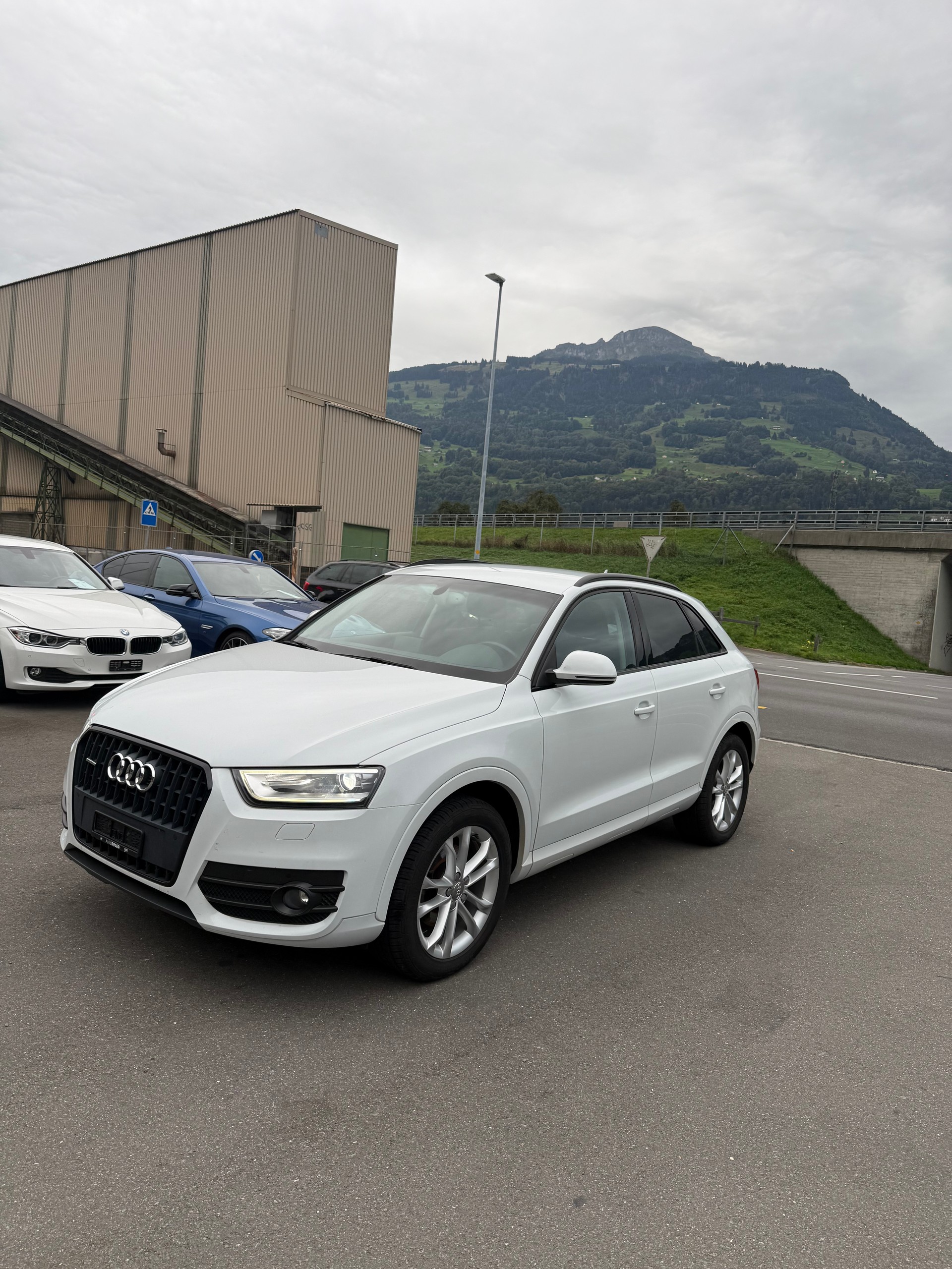 AUDI Q3 2.0 TDI Start quattro S-tronic-showroom-element-1