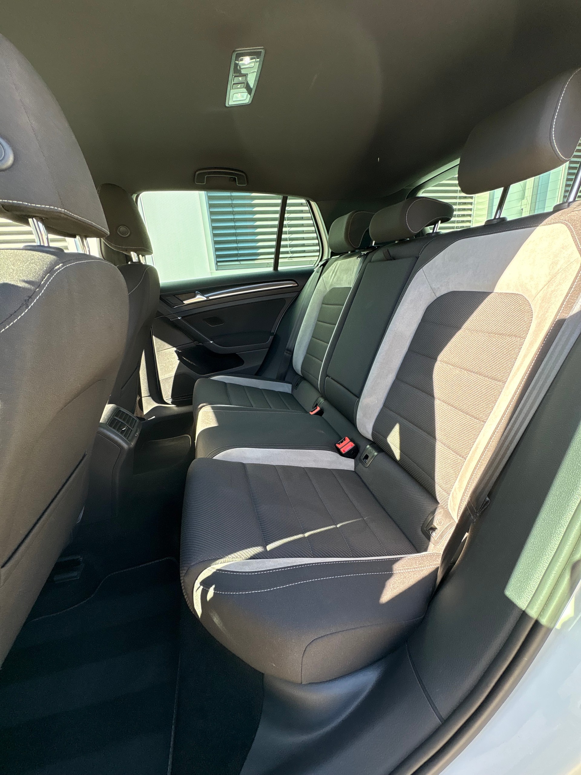 VW Golf 2.0 TSI R 4Motion DSG-image-15