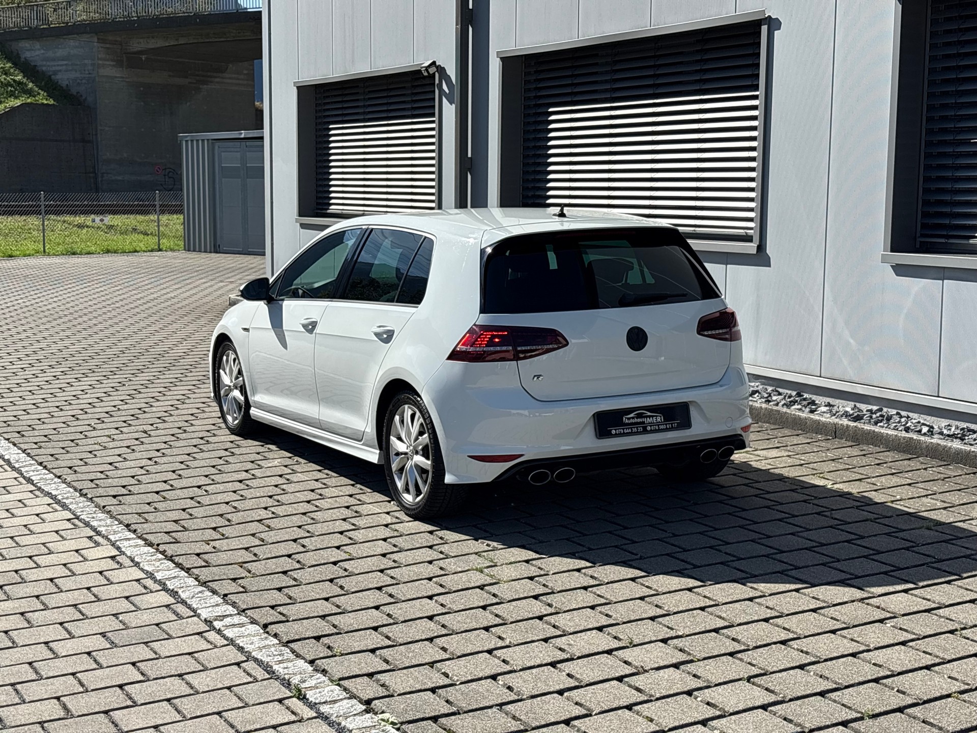 VW Golf 2.0 TSI R 4Motion DSG-image-6
