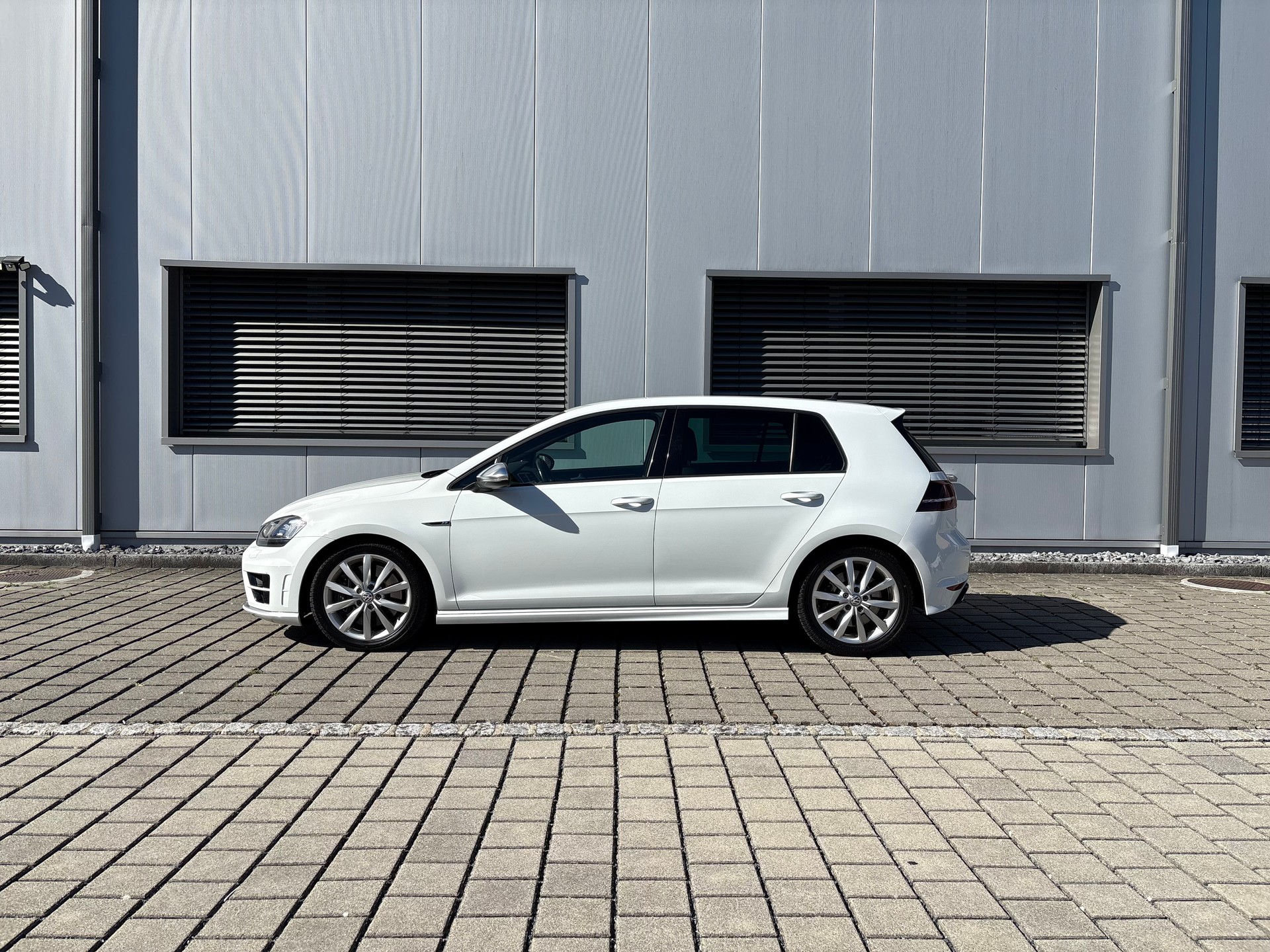 VW Golf 2.0 TSI R 4Motion DSG-image-9