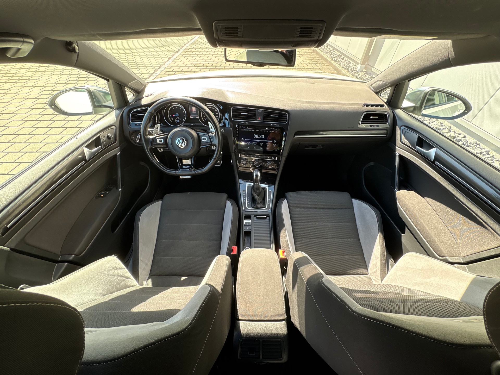 VW Golf 2.0 TSI R 4Motion DSG-image-12