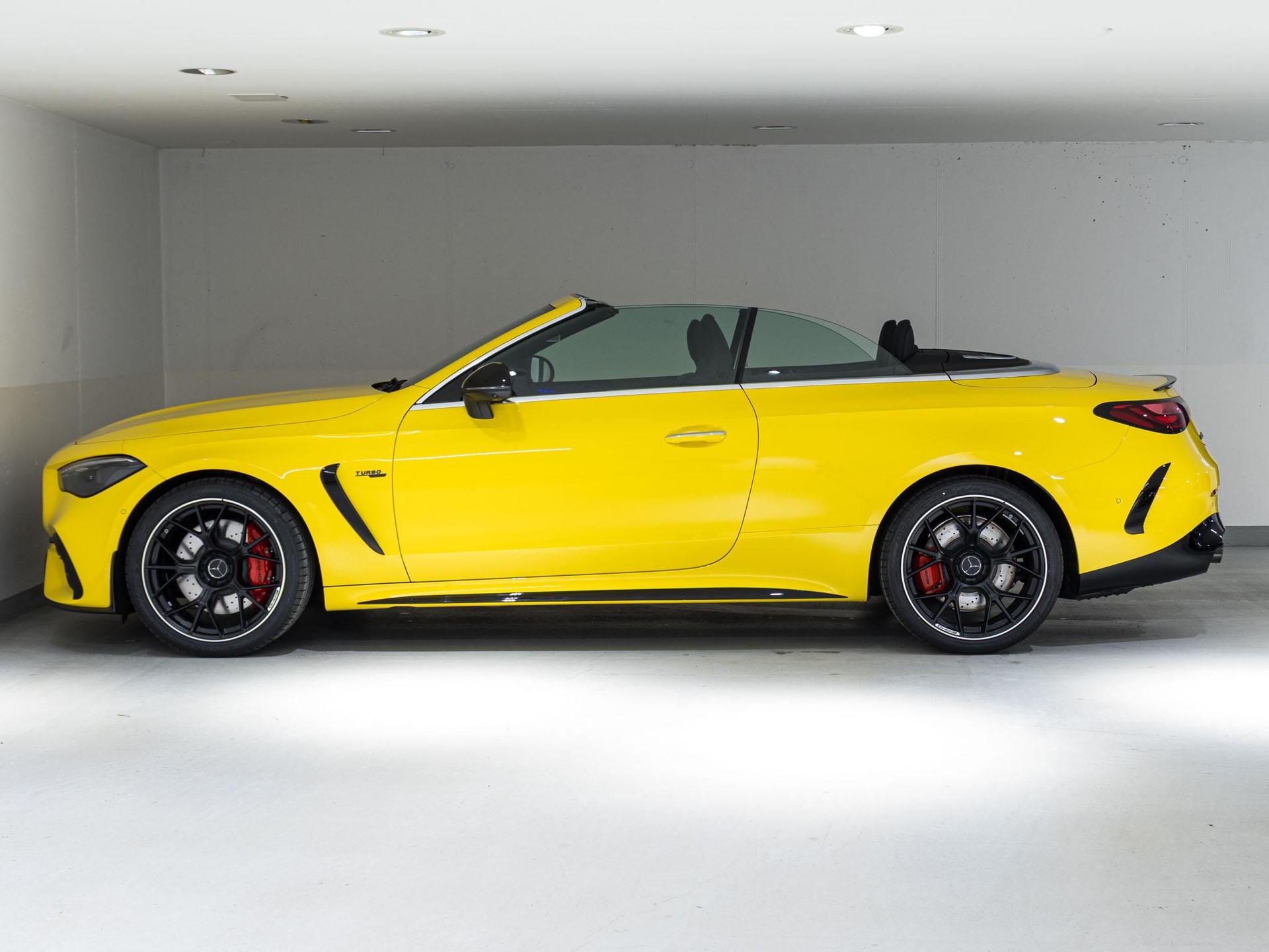MERCEDES-BENZ CLE 53 AMG 4MATIC+ Cabriolet-image-4