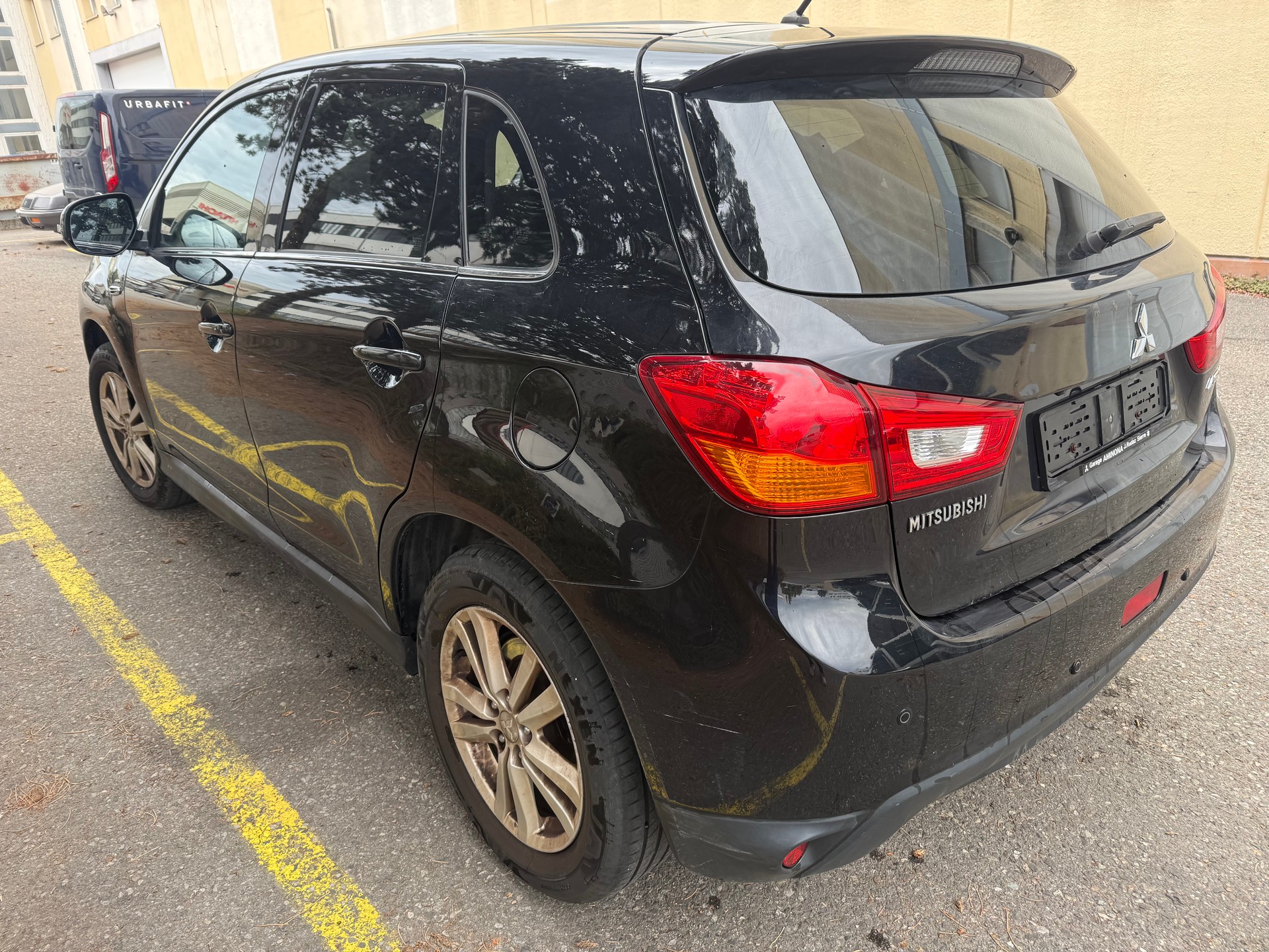 MITSUBISHI ASX 2.2 DID Intense 4WD Automatic-image-3