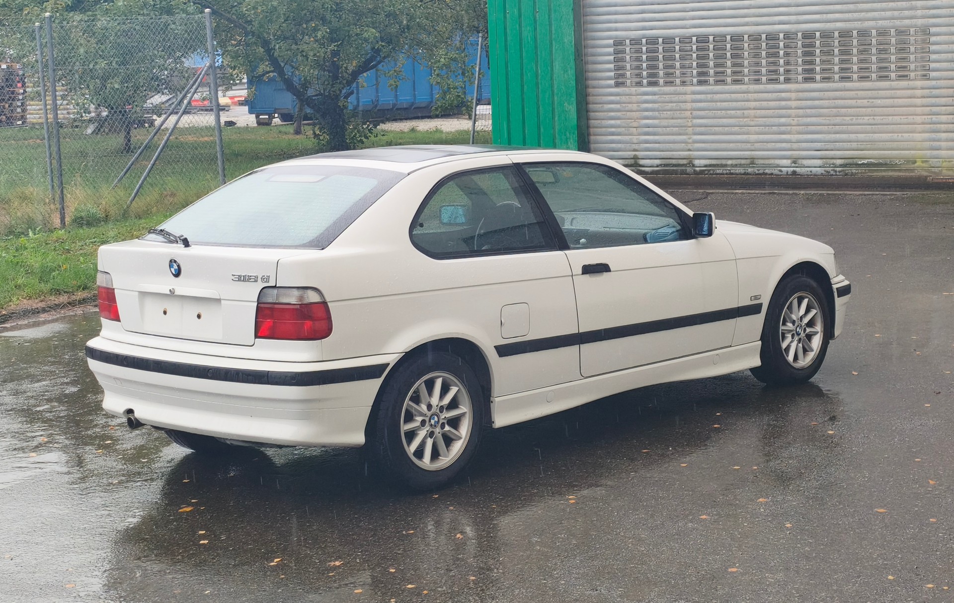 BMW 318ti A Exclusiv Toit Panoramique-image-2