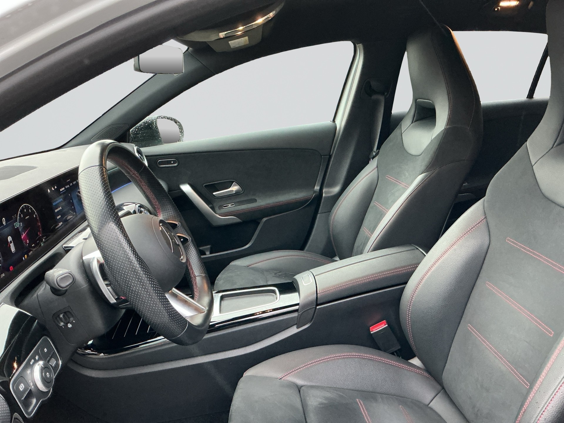 MERCEDES-BENZ A 200 7G-DCT AMG Line-image-5