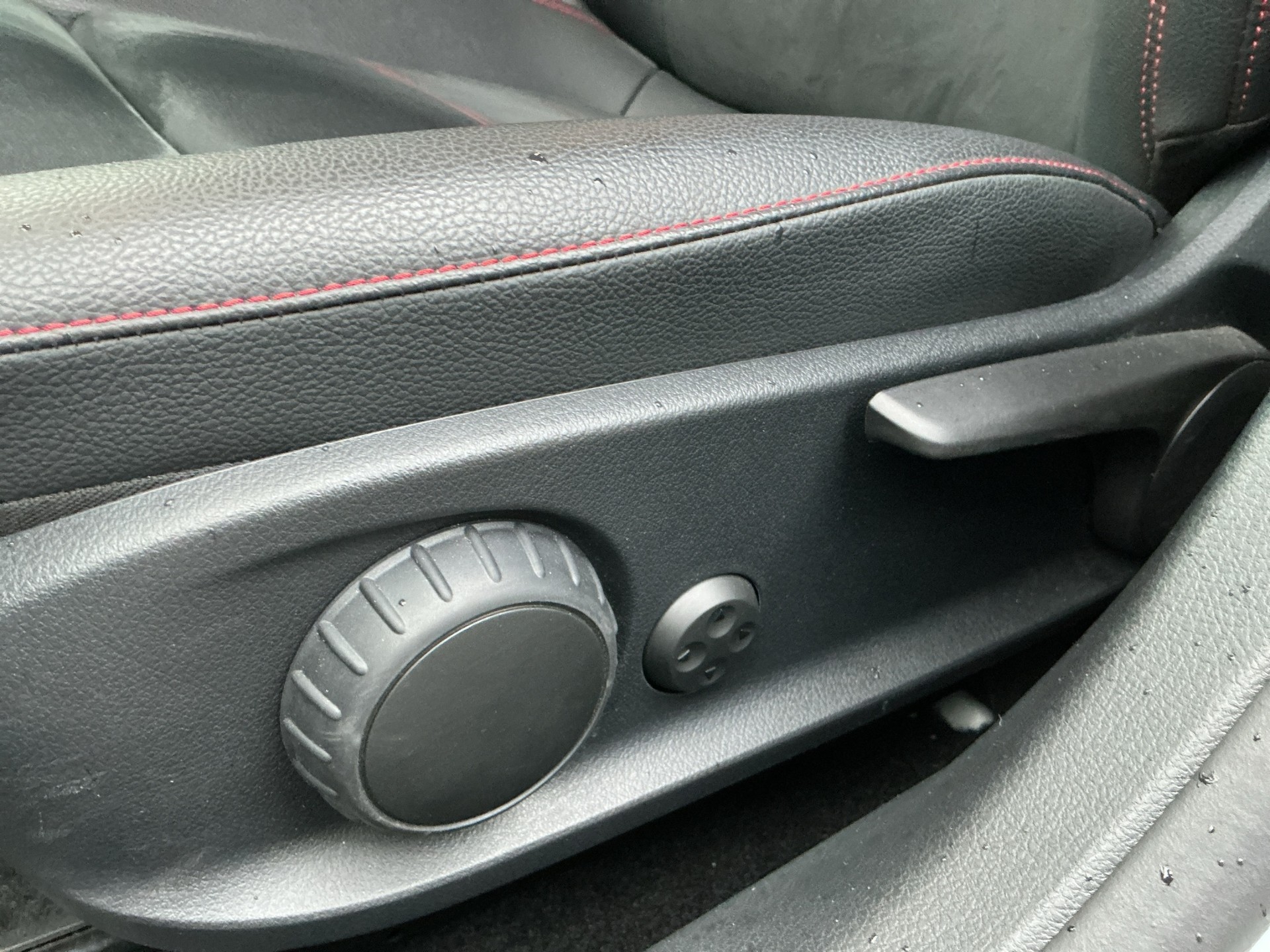 MERCEDES-BENZ A 200 7G-DCT AMG Line-image-7