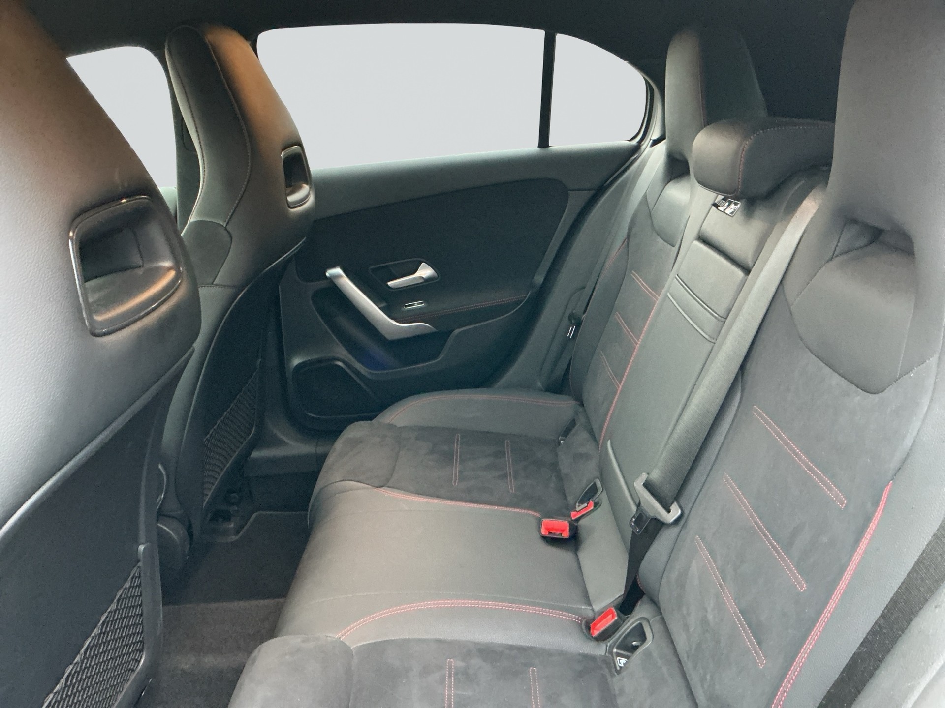 MERCEDES-BENZ A 200 7G-DCT AMG Line-image-12