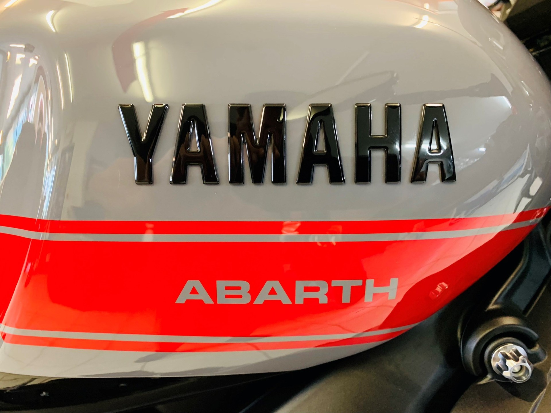 YAMAHA XSR 900 Abarth-image-5