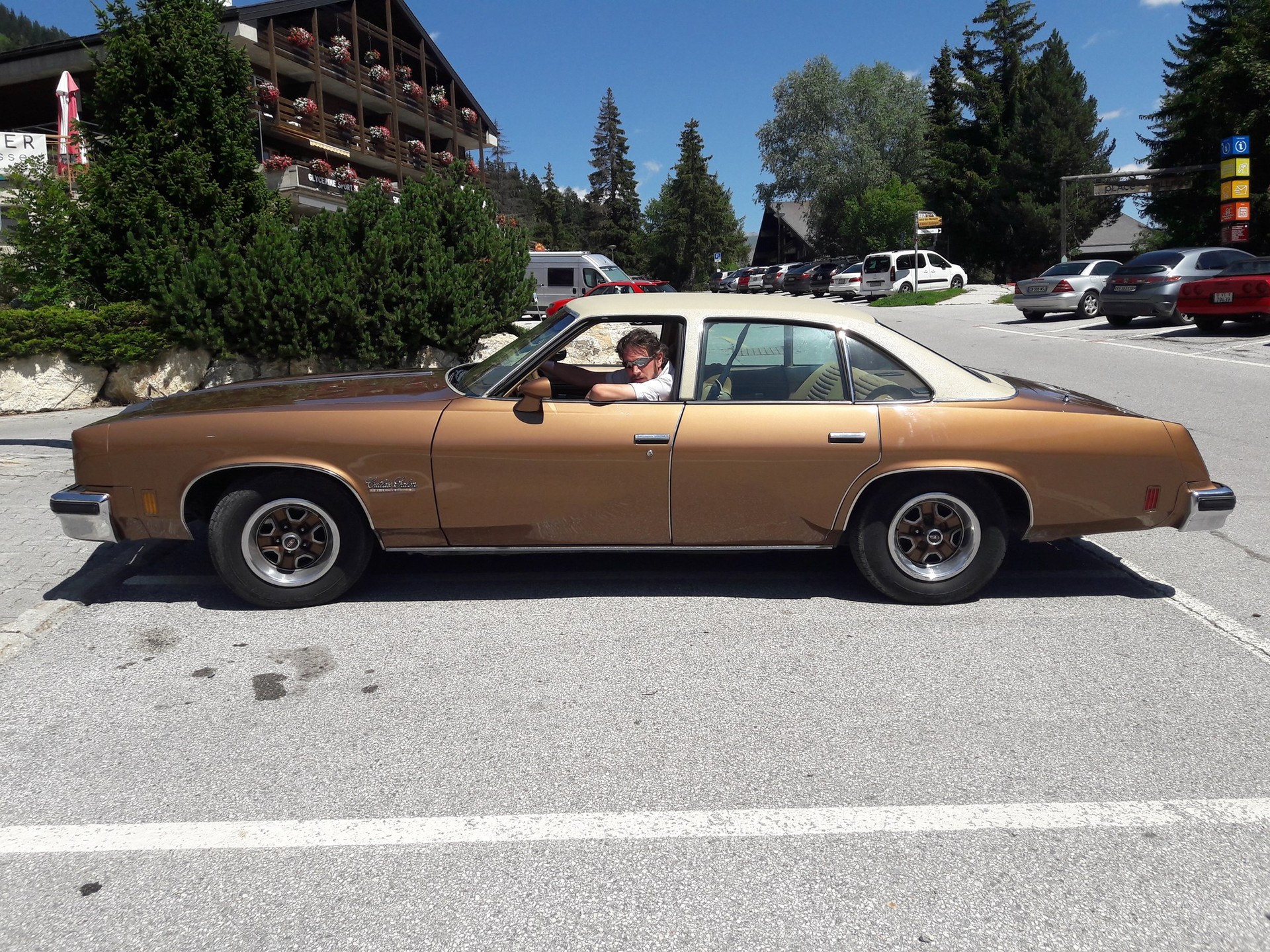 OLDSMOBILE CUTLASS Salon-image-4