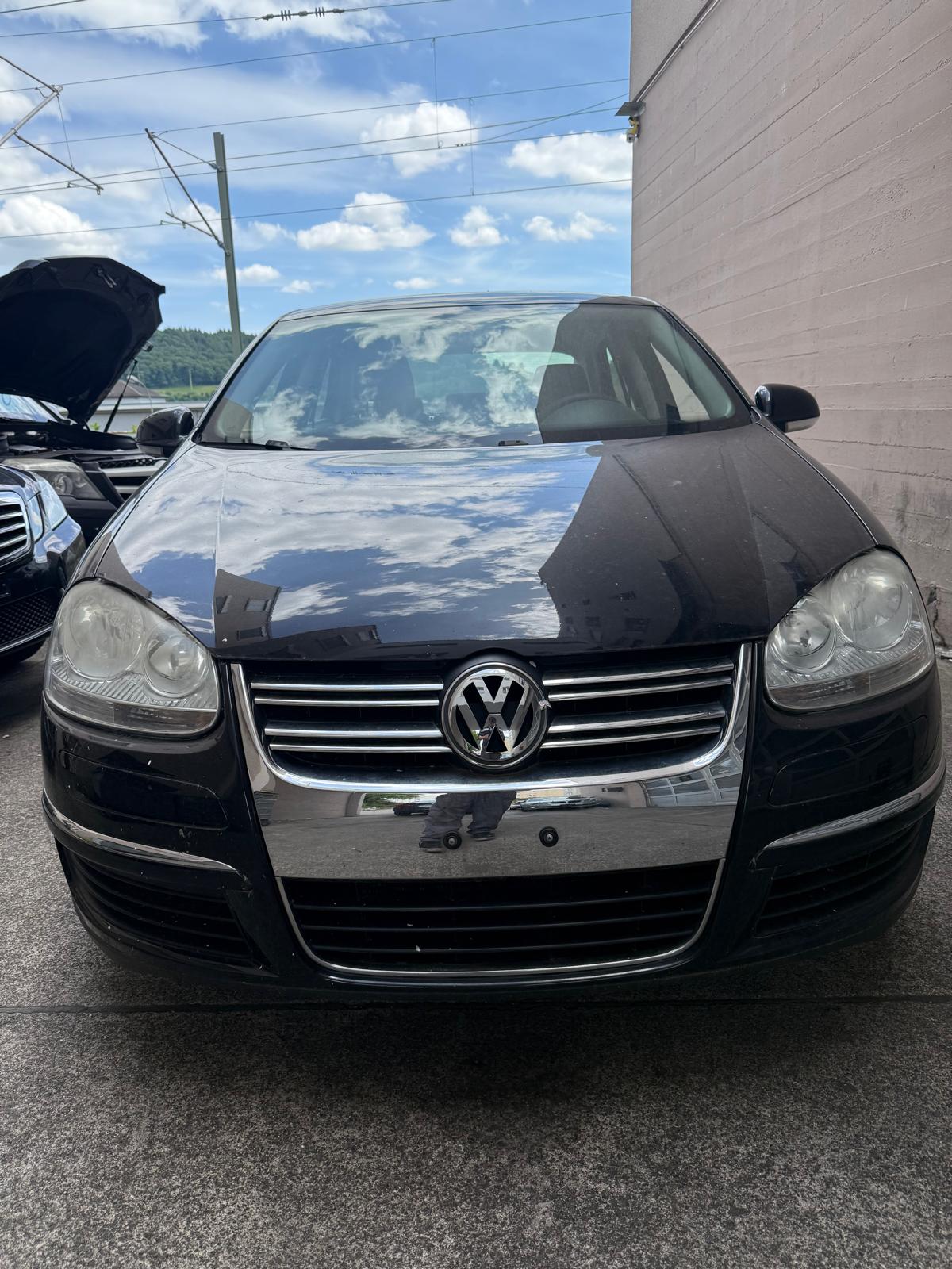 VW Jetta 1.9 TDI Comfortline DSG-image-2