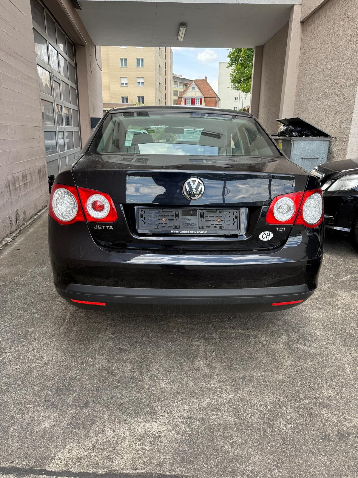 VW Jetta 1.9 TDI Comfortline DSG-image-8