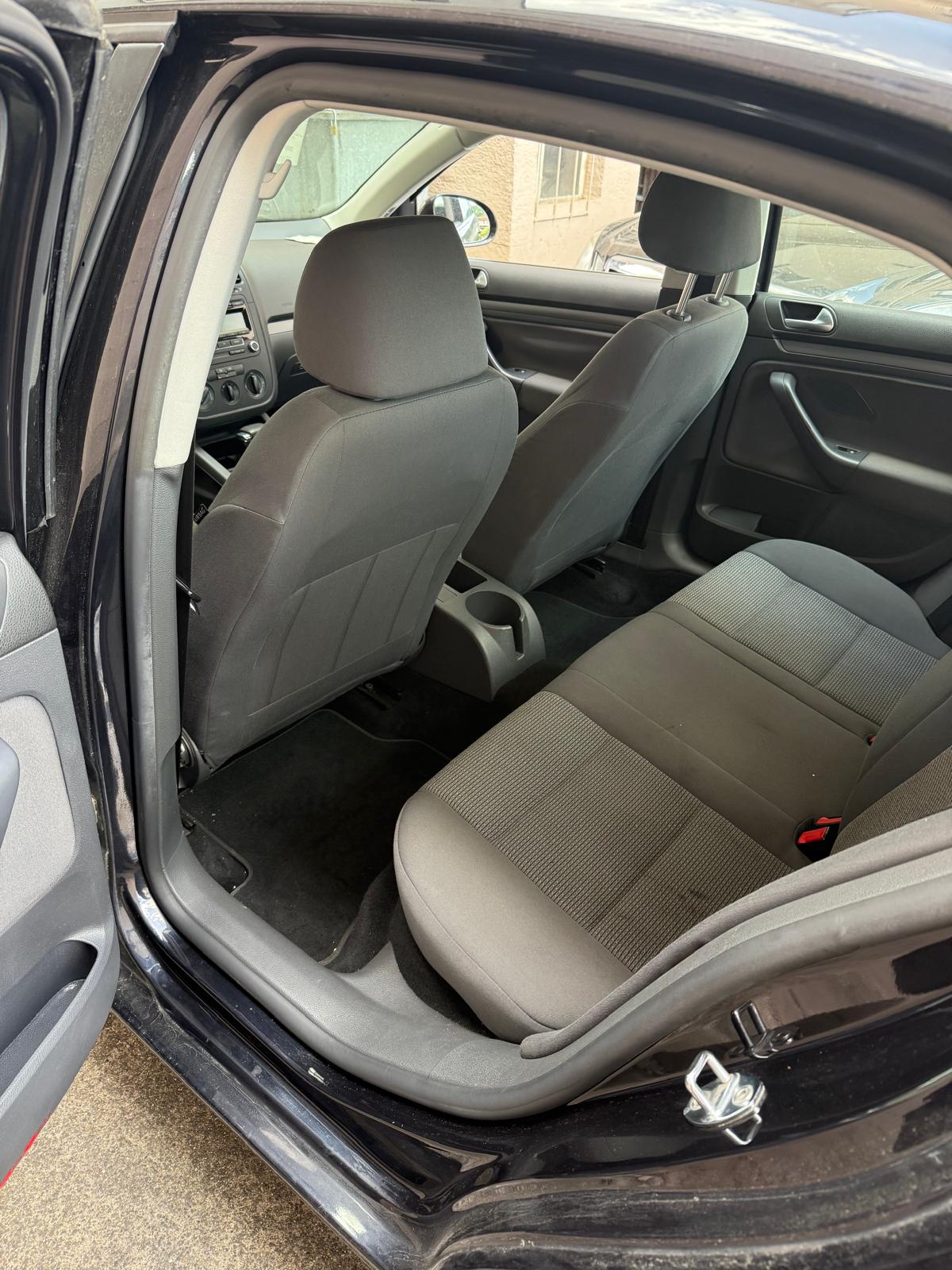VW Jetta 1.9 TDI Comfortline DSG-image-6