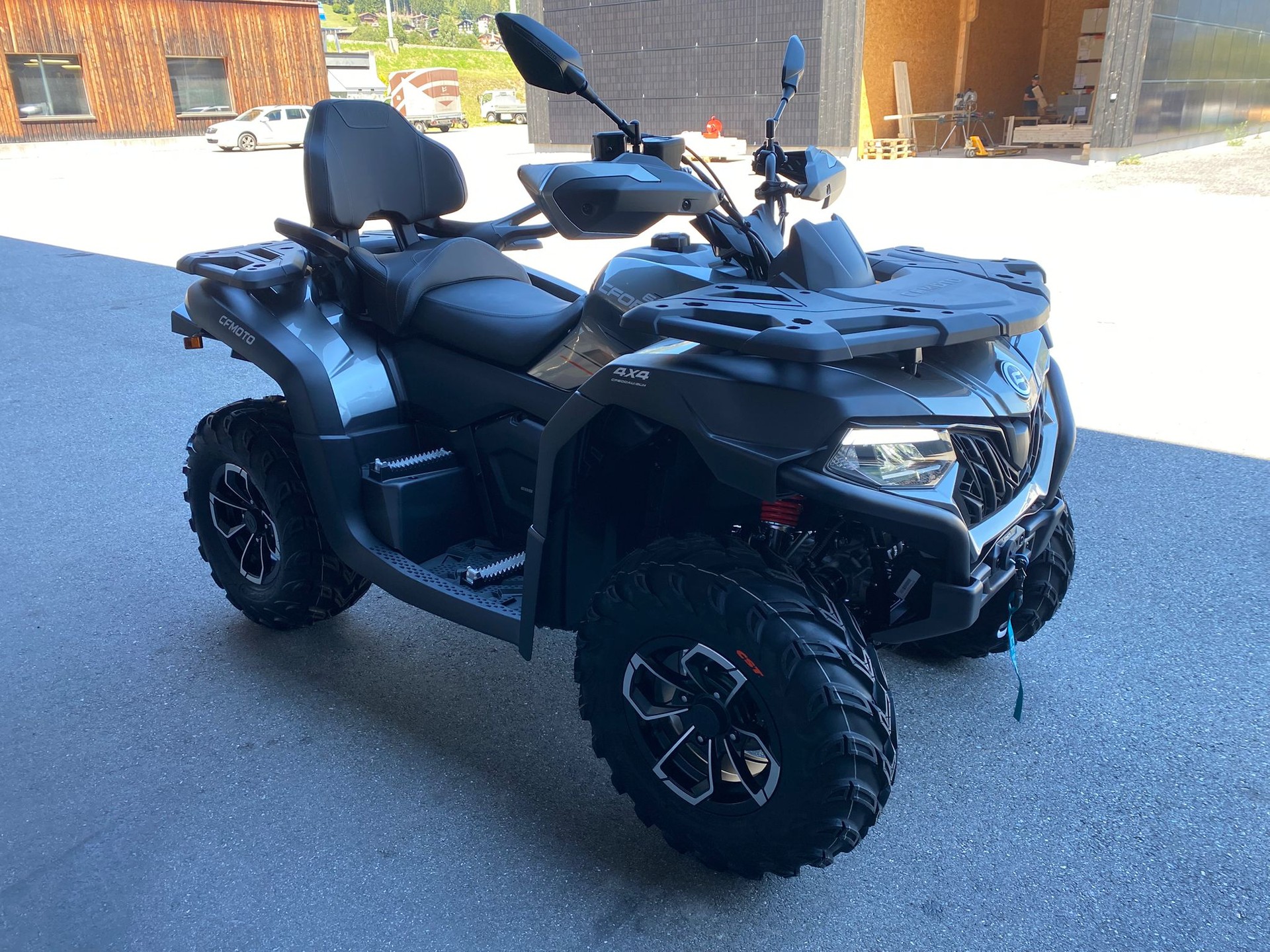CF MOTO Cforce 625 DLX EPS 4x4-image-1