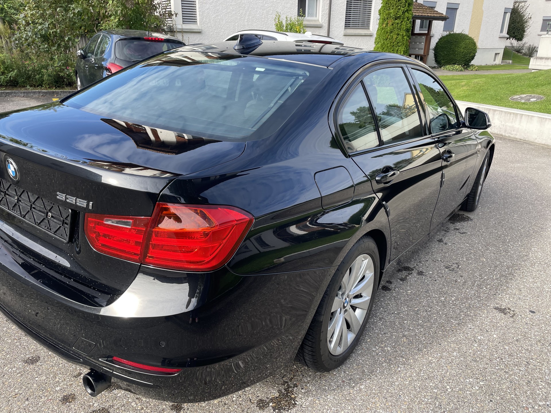 BMW 335i Sport Line-image-3