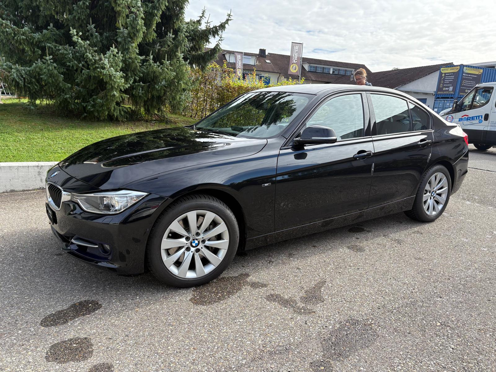 BMW 335i Sport Line-image-11