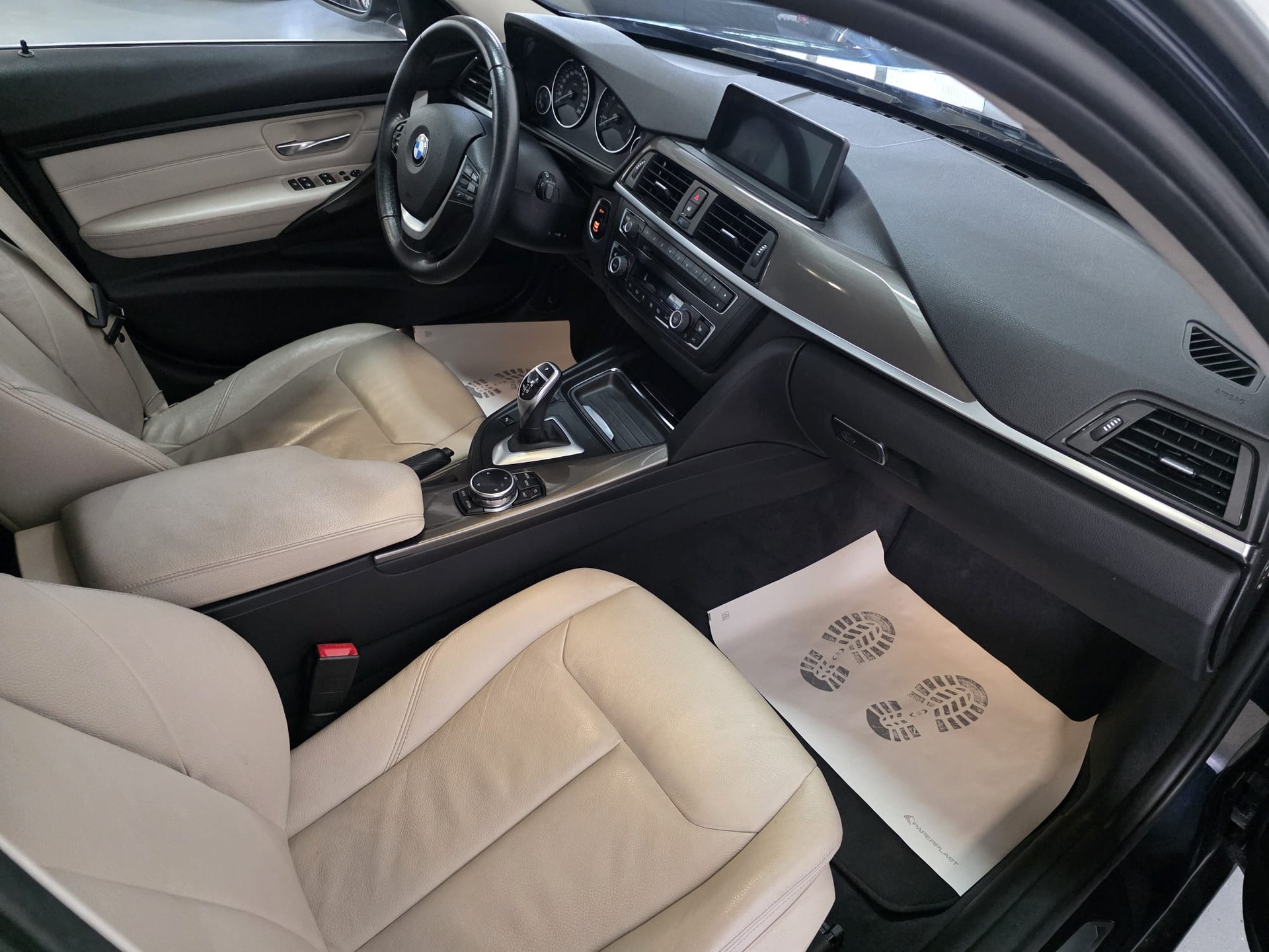 BMW 328i xDrive Touring Modern Line Steptronic-image-13