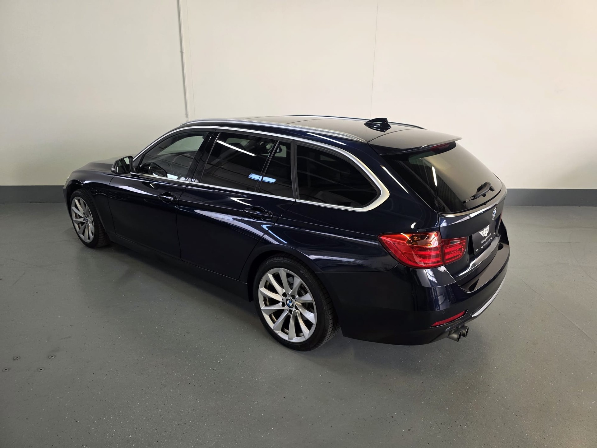 BMW 328i xDrive Touring Modern Line Steptronic-image-8
