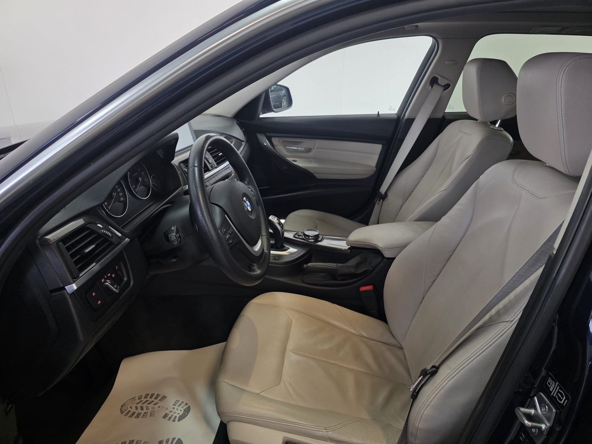 BMW 328i xDrive Touring Modern Line Steptronic-image-14