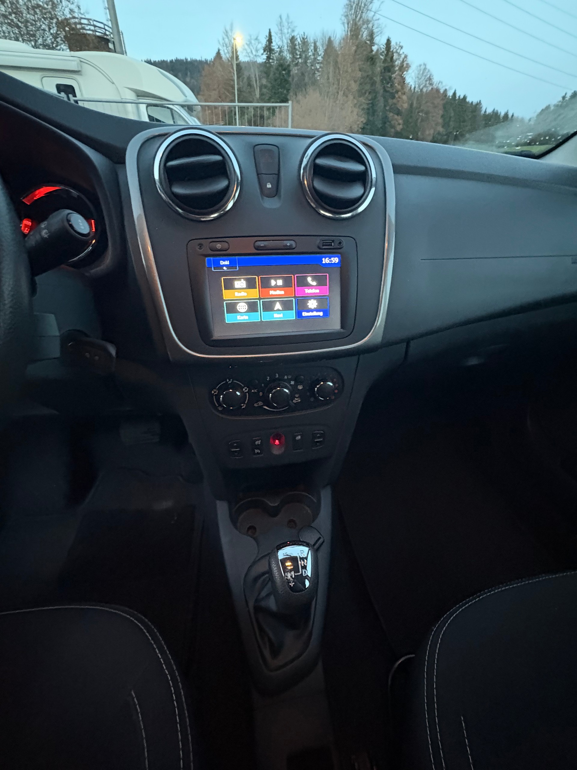 DACIA Logan MCV 0.9 Ambiance Automatic-image-8