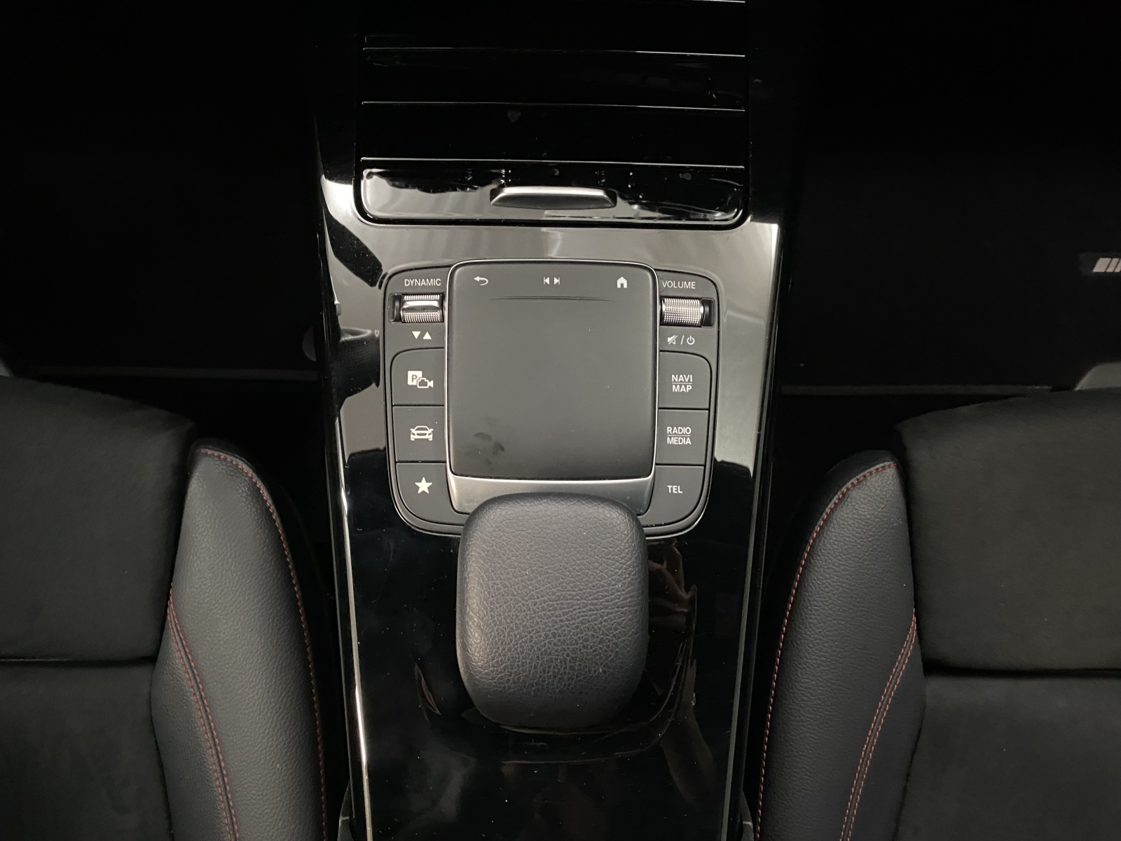 MERCEDES-BENZ A 180 Night Star AMG Line-image-9