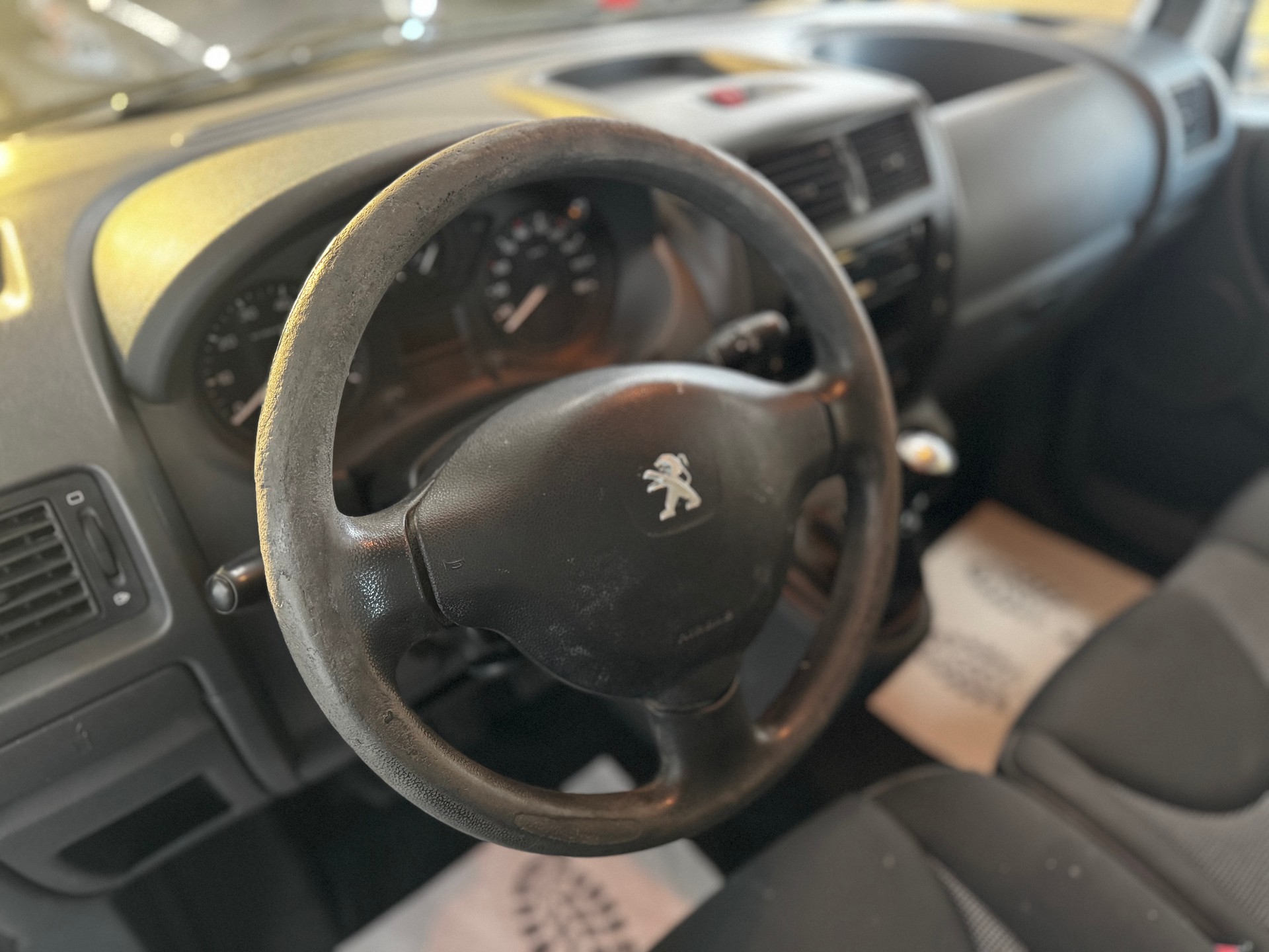 PEUGEOT Expert 2.0 HDi 229 L2H1-image-15