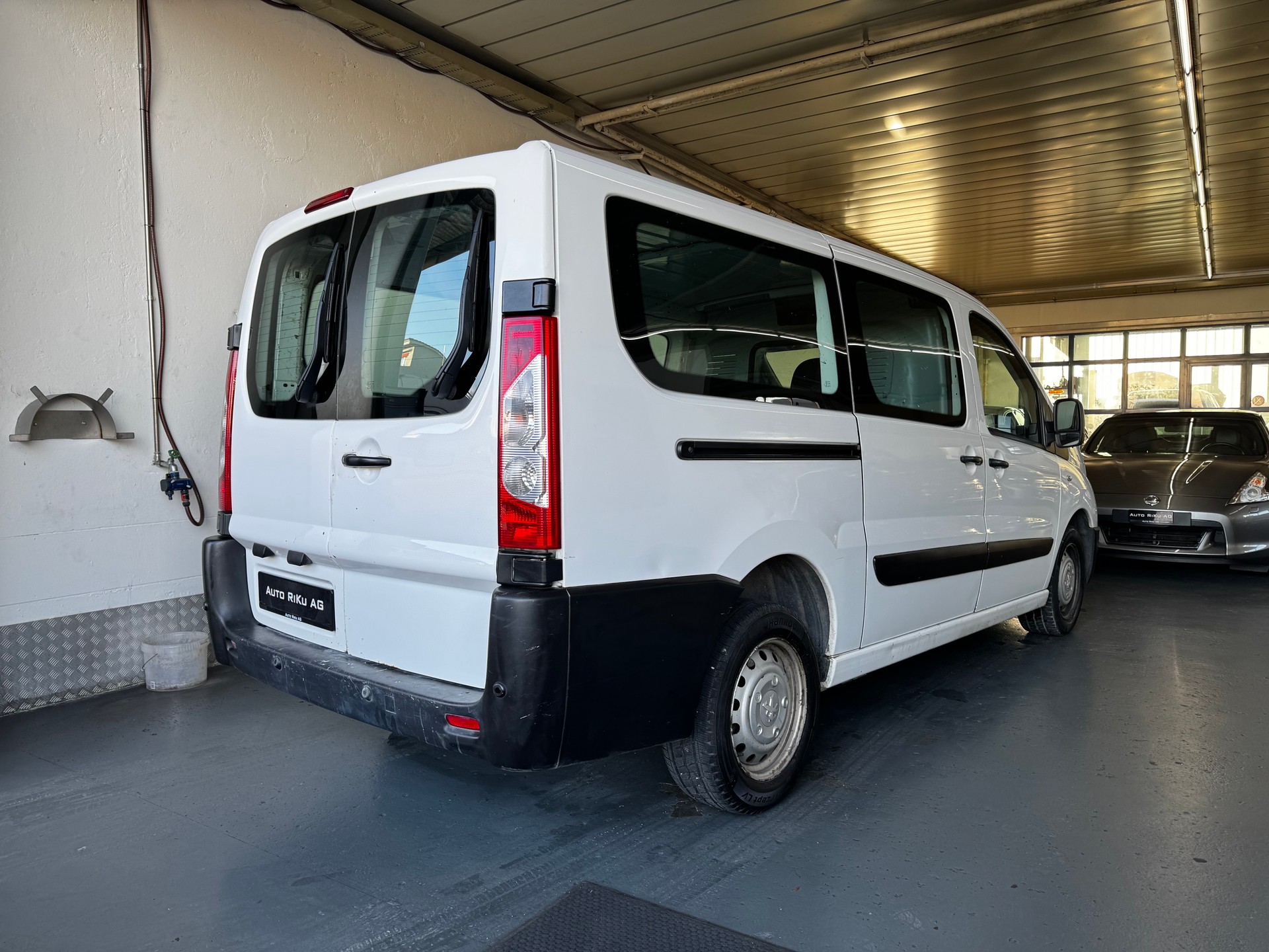PEUGEOT Expert 2.0 HDi 229 L2H1-image-10
