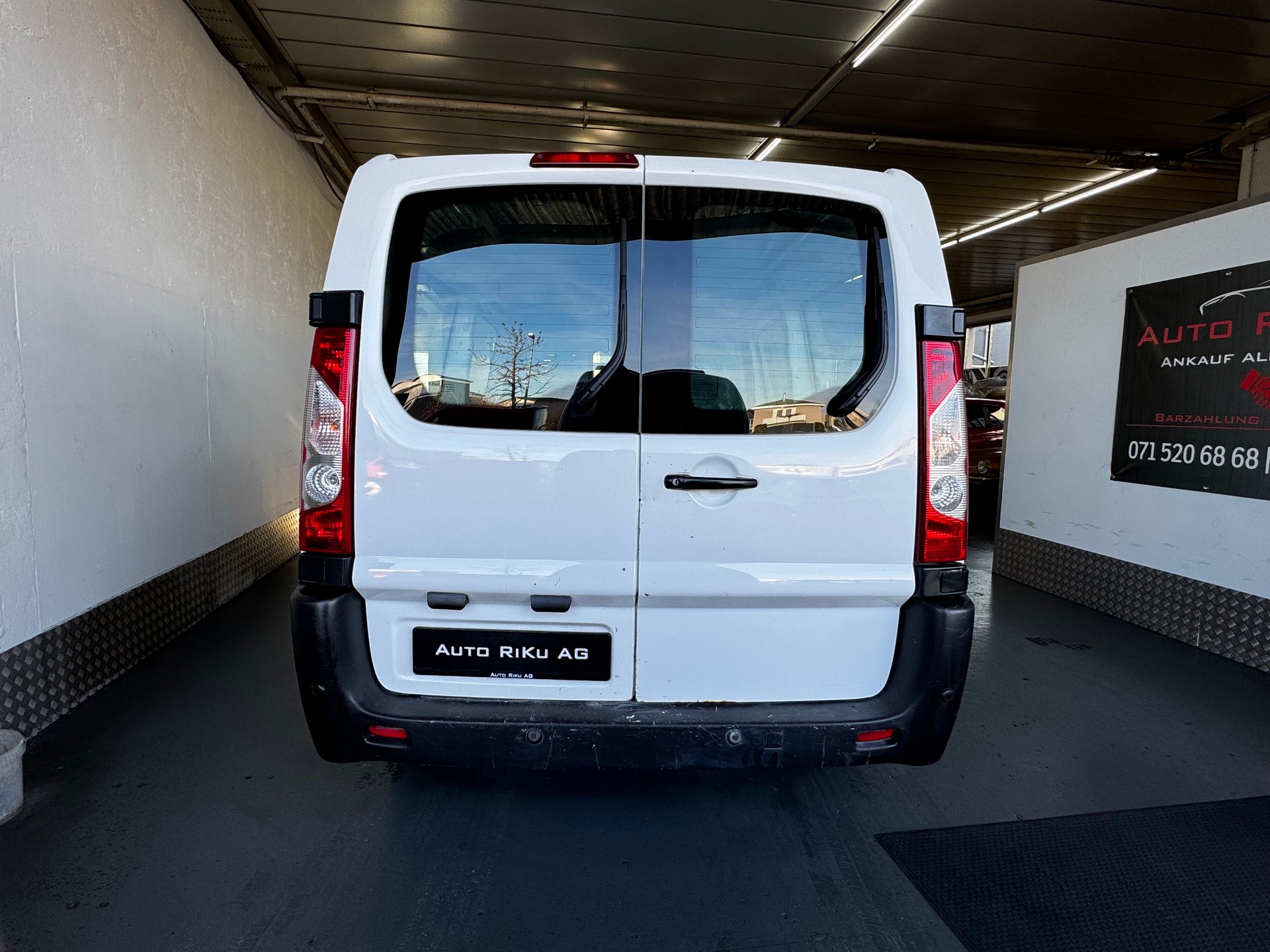 PEUGEOT Expert 2.0 HDi 229 L2H1-image-12
