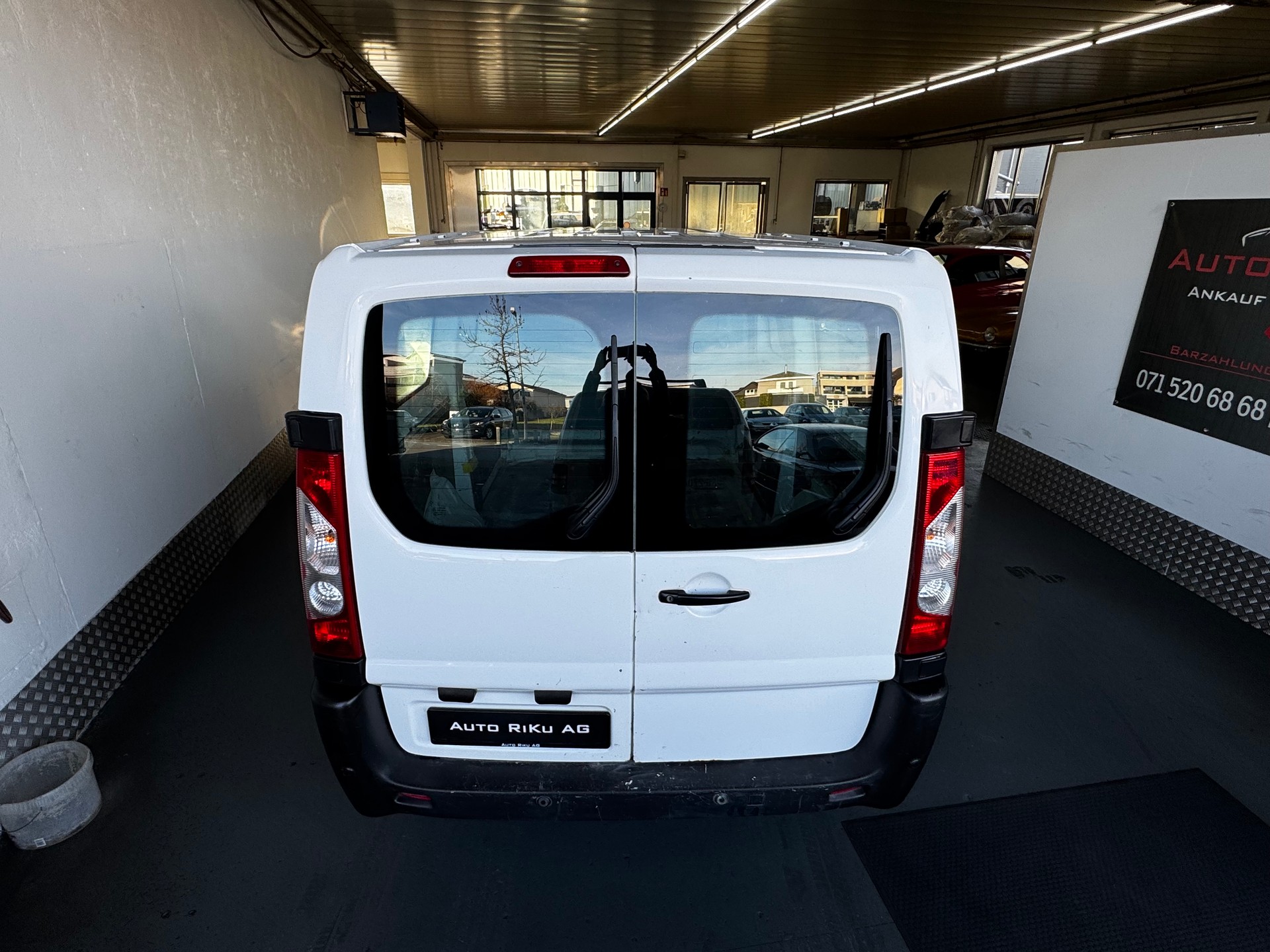 PEUGEOT Expert 2.0 HDi 229 L2H1-image-11