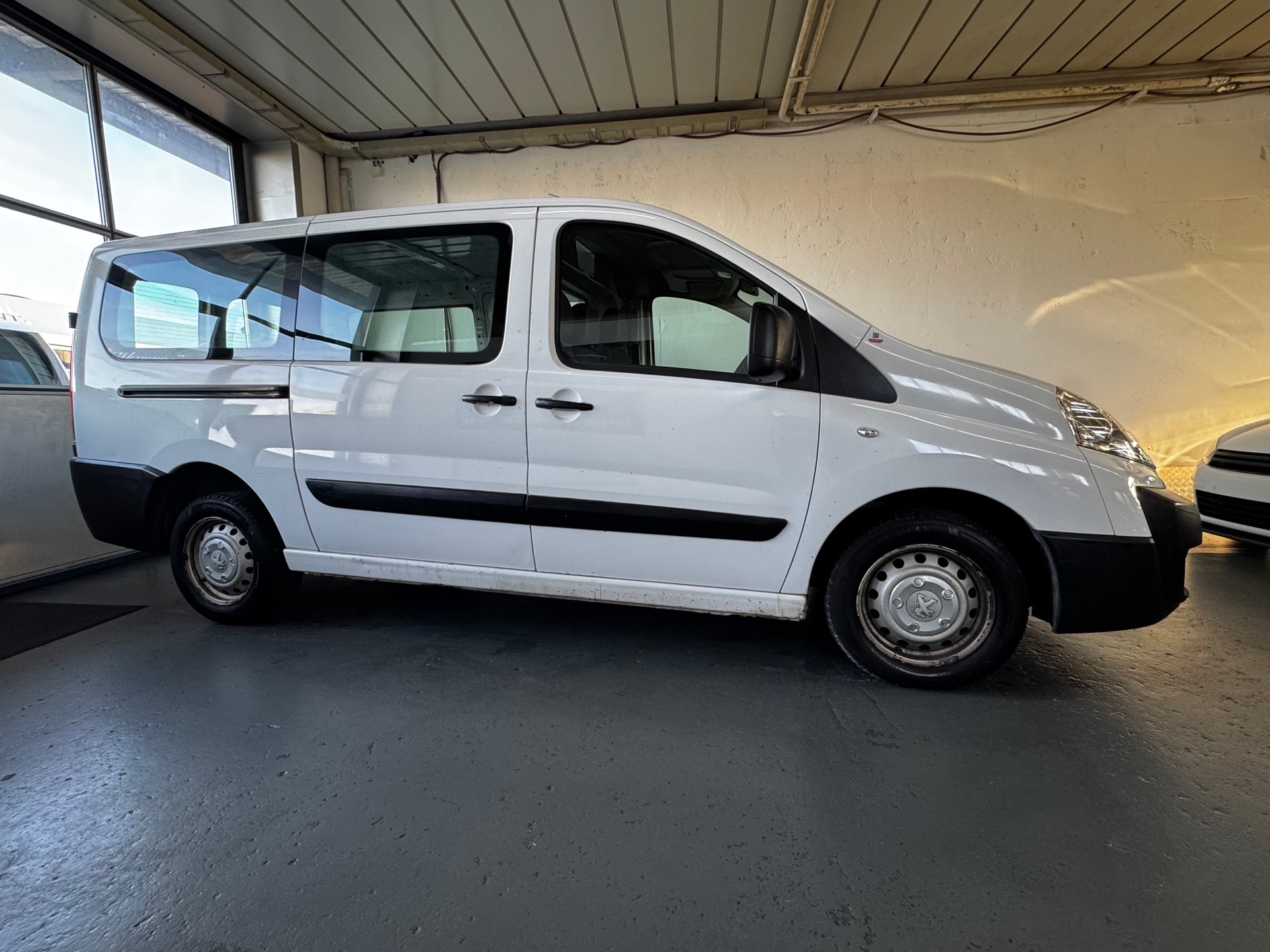 PEUGEOT Expert 2.0 HDi 229 L2H1-image-6