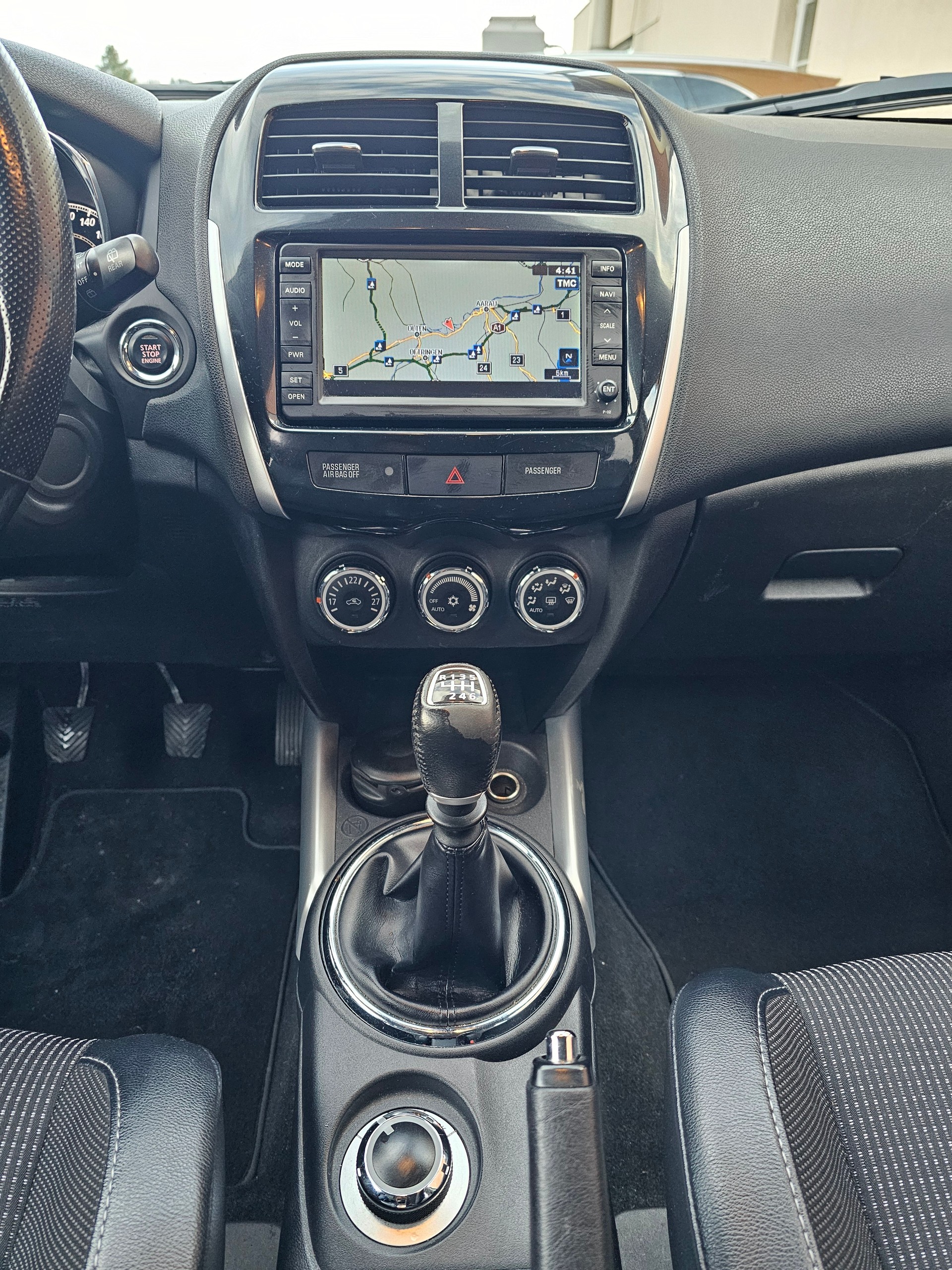 PEUGEOT 4008 1.6 HDi Allure 4WD-image-12