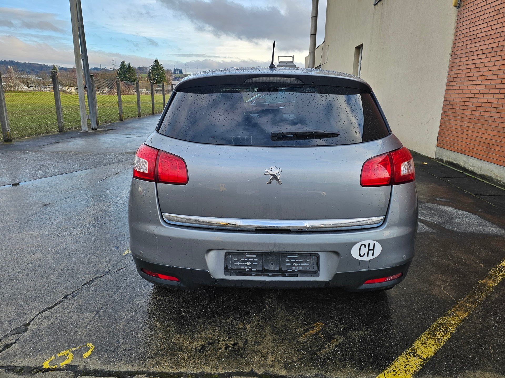 PEUGEOT 4008 1.6 HDi Allure 4WD-image-2