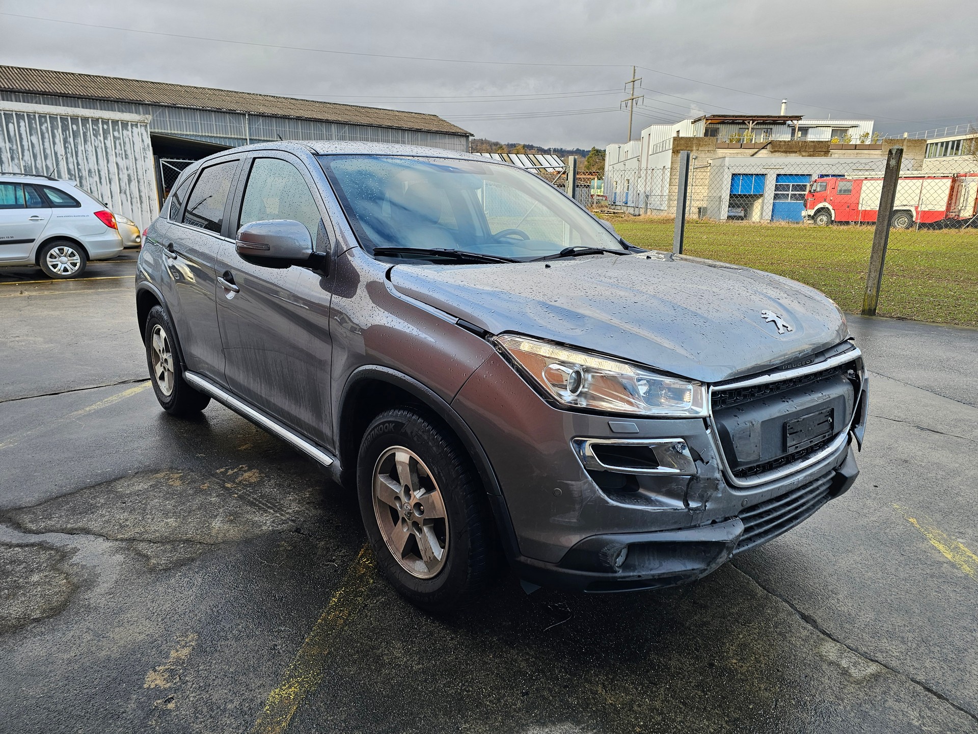 PEUGEOT 4008 1.6 HDi Allure 4WD-image-5