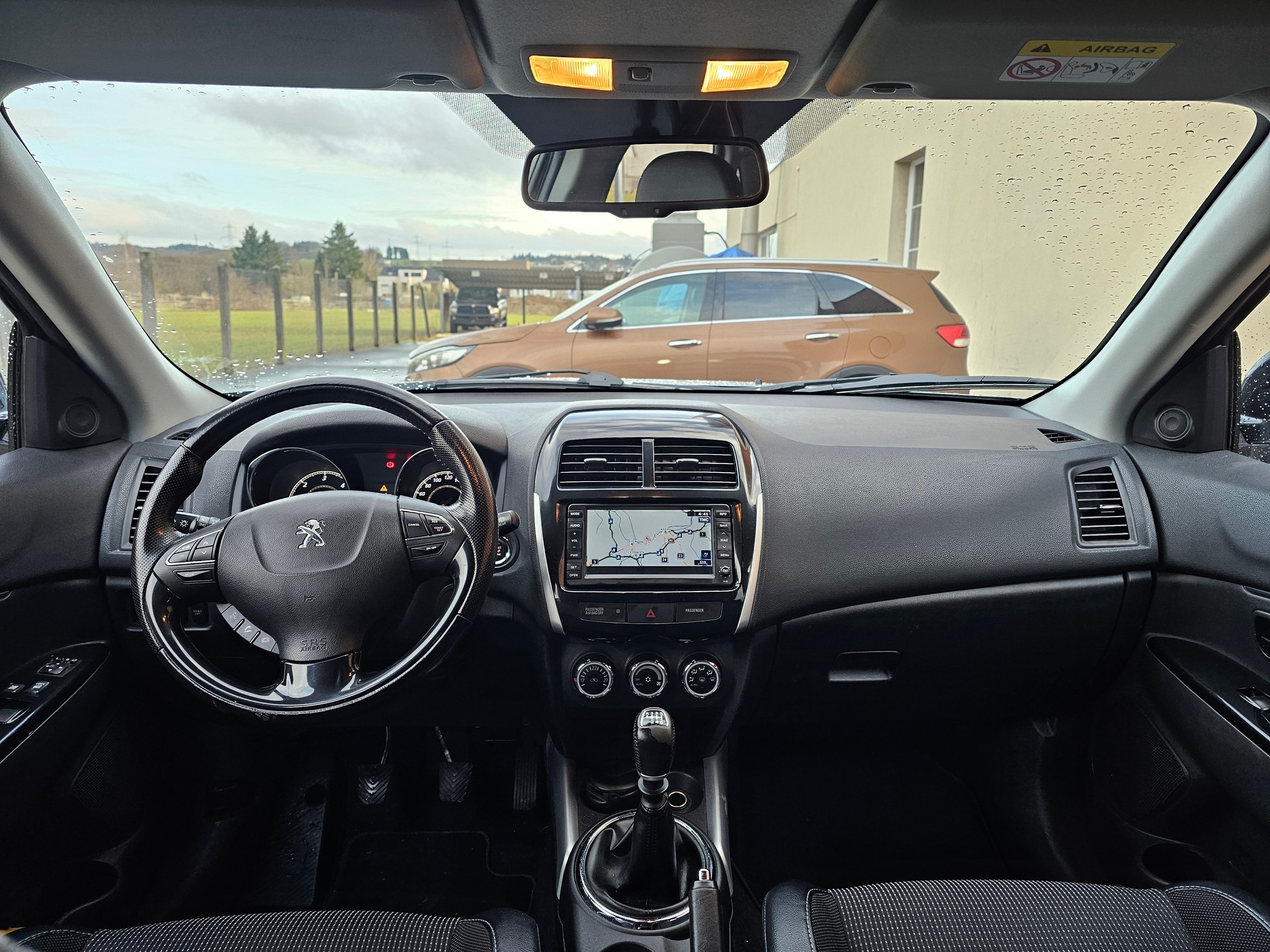 PEUGEOT 4008 1.6 HDi Allure 4WD-image-7