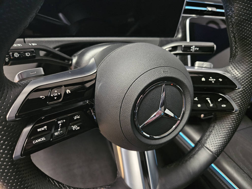 MERCEDES-BENZ E 200 4Matic AMG Line Kombi-image-8