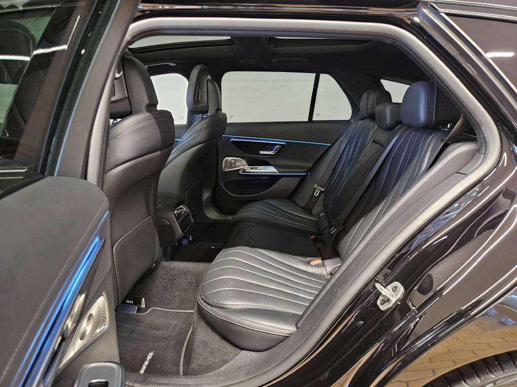MERCEDES-BENZ E 200 4Matic AMG Line Kombi-image-12