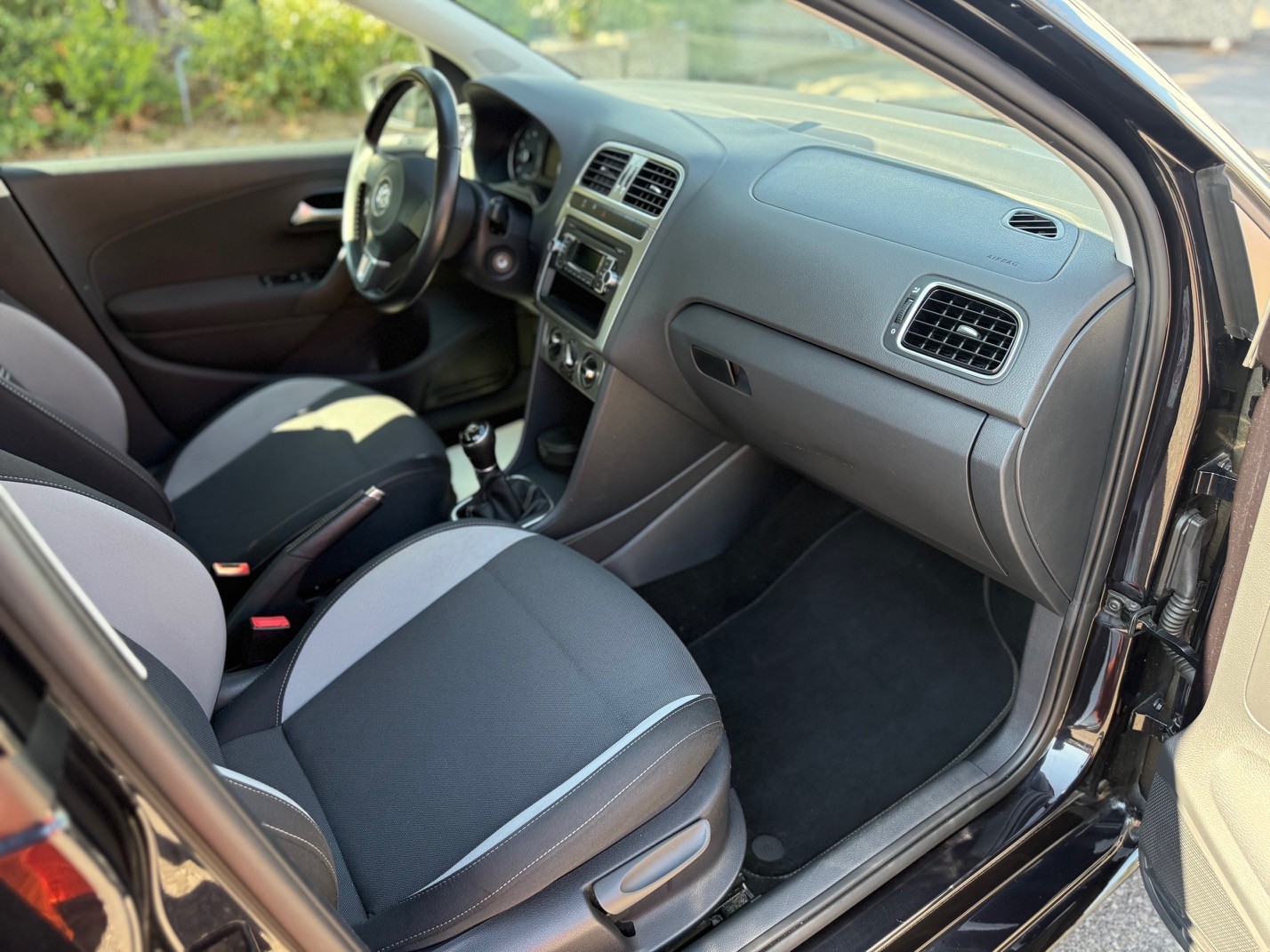 VW Polo 1.2 12V Trendline ( Visite du jour-Garantie-Service à jour )-image-8