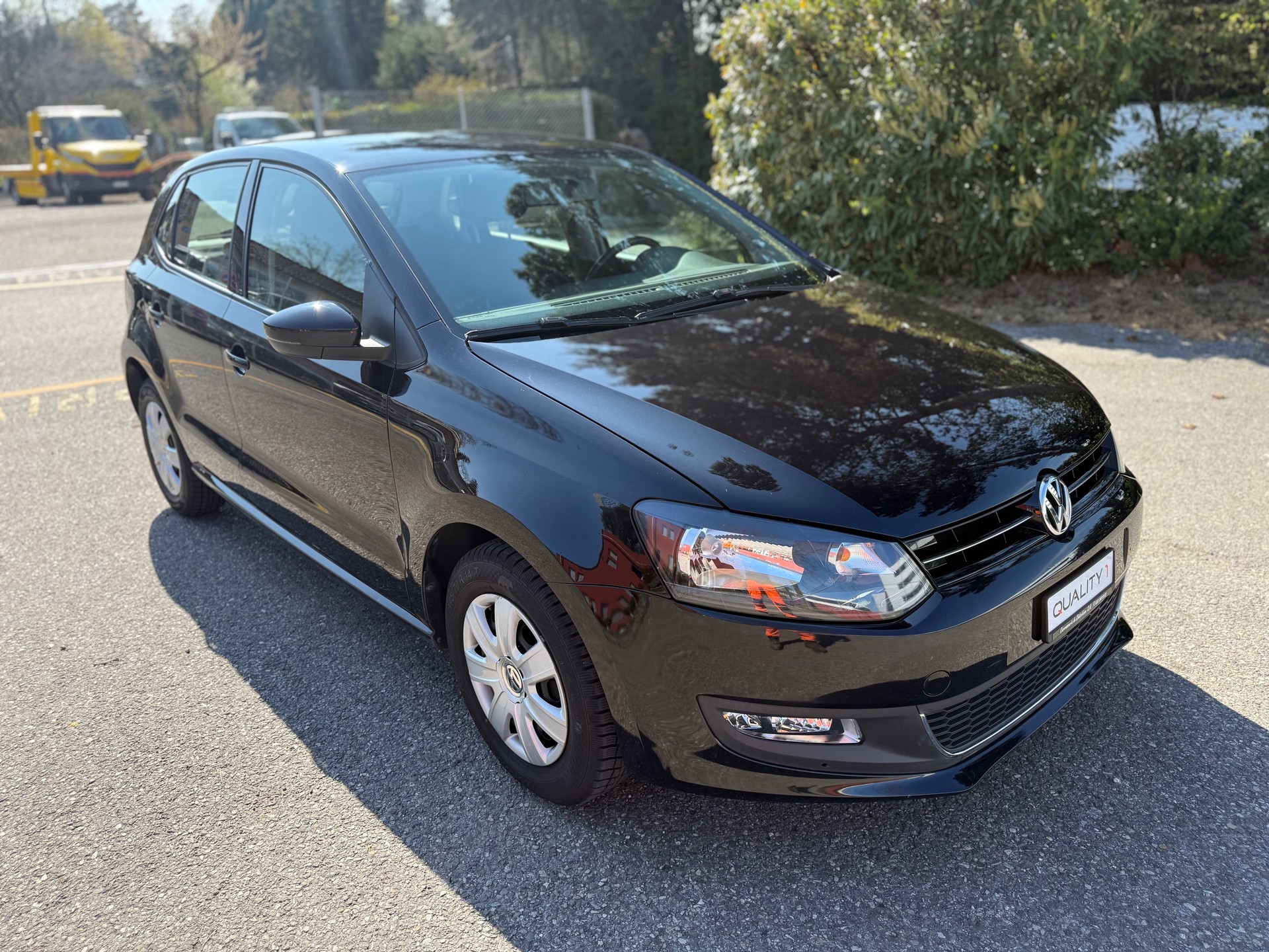 VW Polo 1.2 12V Trendline ( Visite du jour-Garantie-Service à jour )-image-1