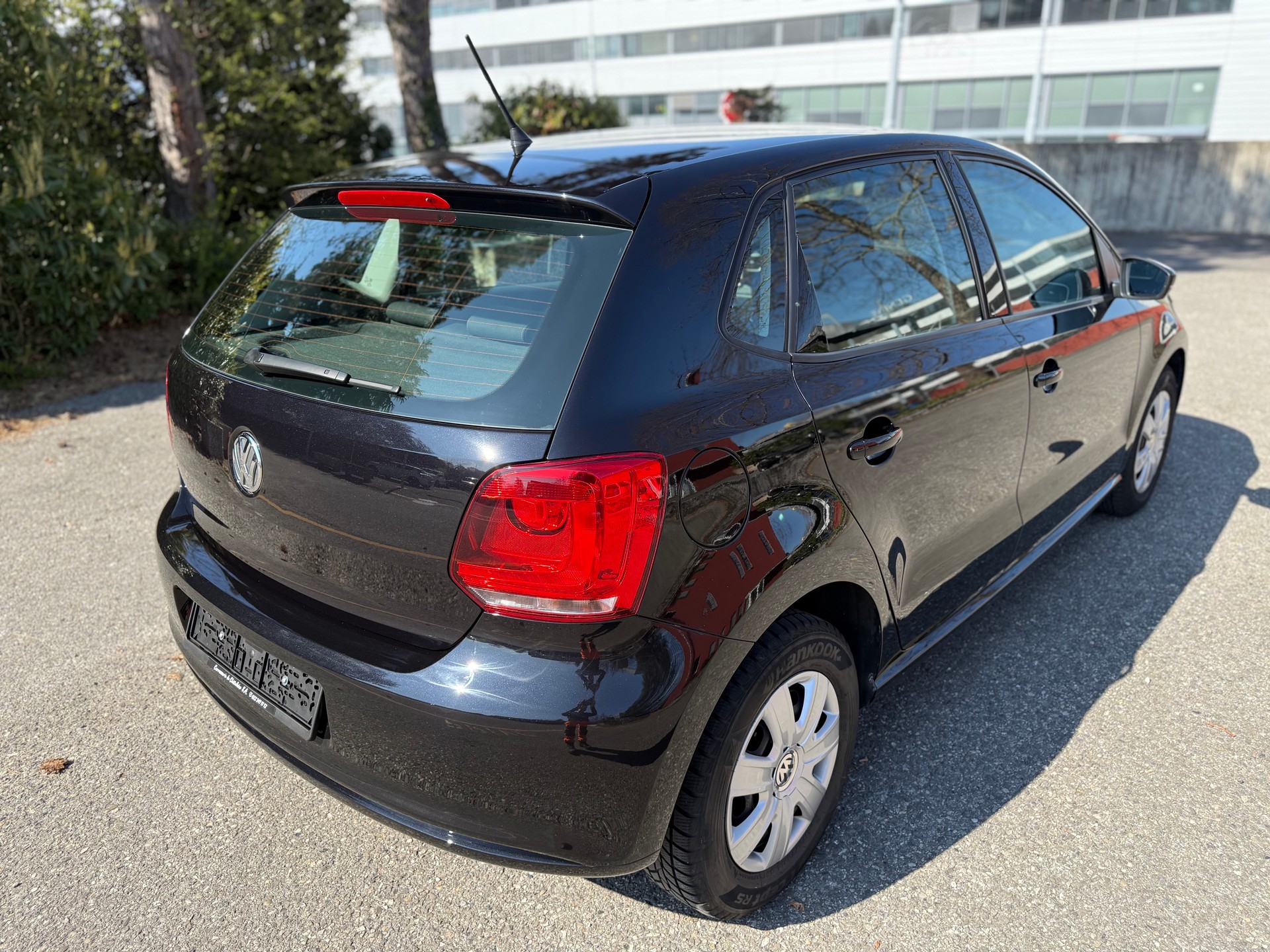 VW Polo 1.2 12V Trendline ( Visite du jour-Garantie-Service à jour )-image-4