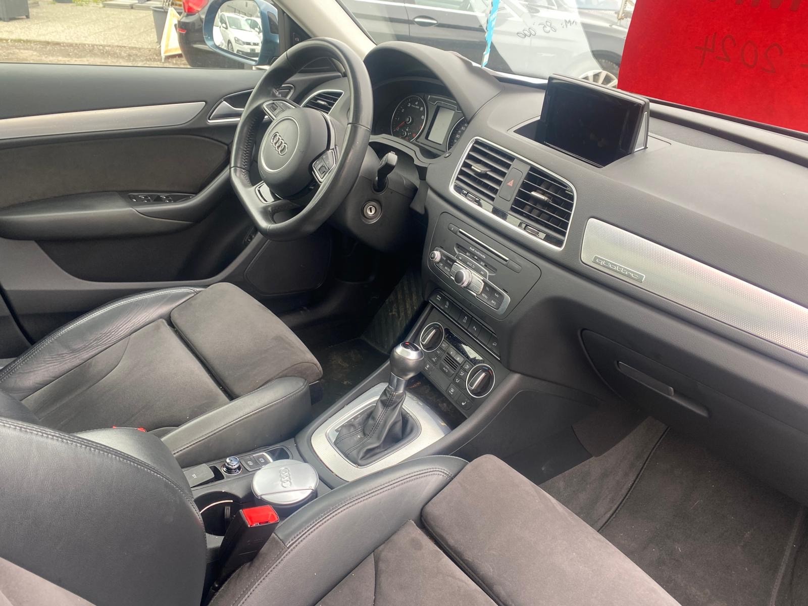 AUDI Q3 2.0 TFSI sport quattro S-tronic-image-8